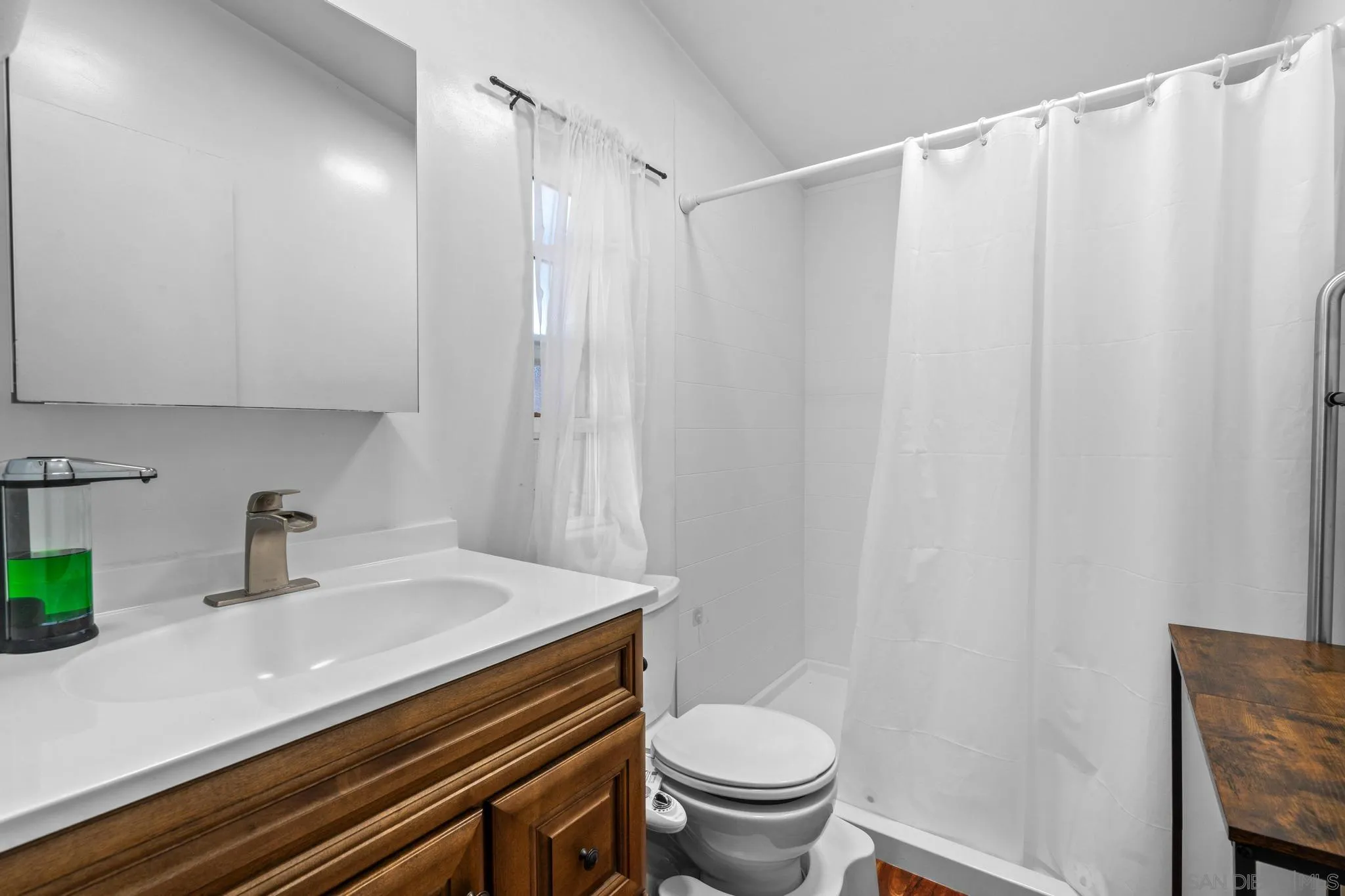 https://cdn.realtyfeed.com/cdn/127/250042424/d60062543a9d3899e3b0fab61f7391da.webp