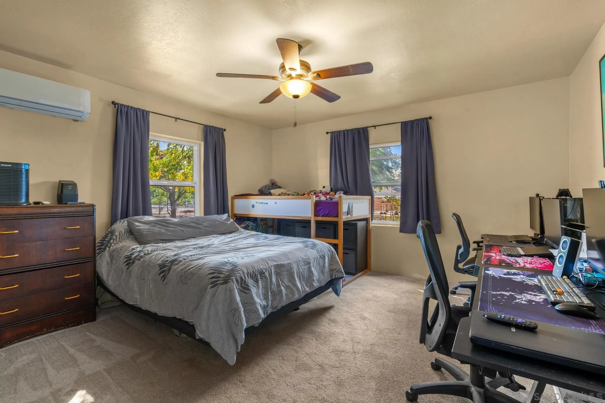https://cdn.realtyfeed.com/cdn/127/250042424/e7cf9c7fff8d4984808abd0c832f52cd.webp
