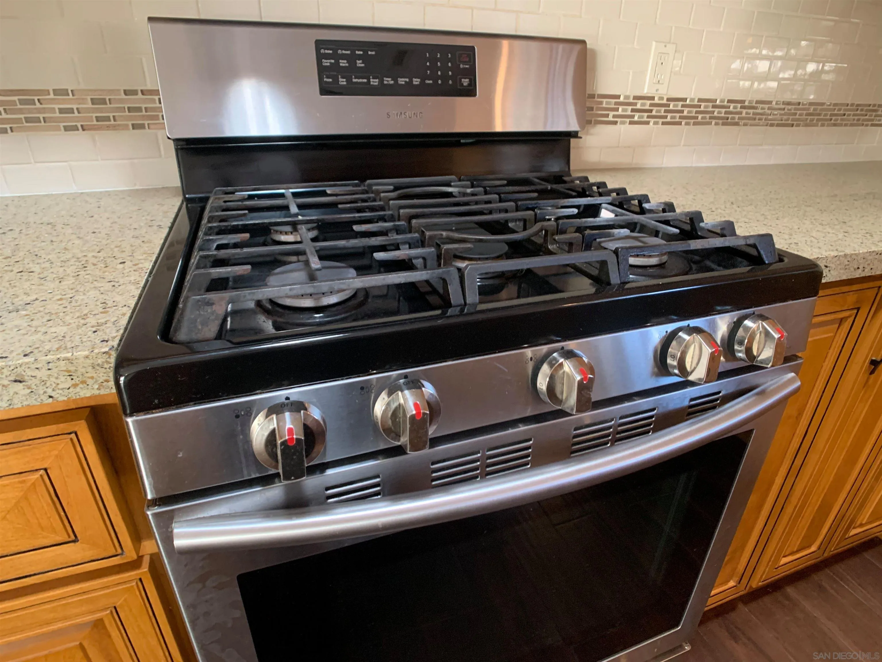 https://cdn.realtyfeed.com/cdn/127/250042428/f982585d509d44a2be007301924b9864.webp