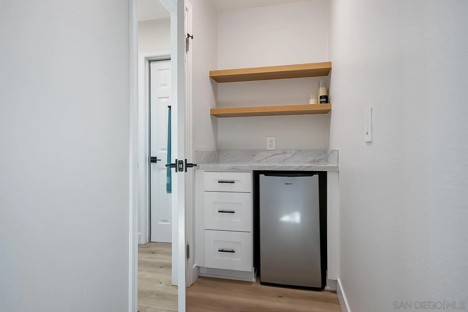 https://cdn.realtyfeed.com/cdn/127/250042429/16ed207ac2e92844784cfb48b688f060.webp