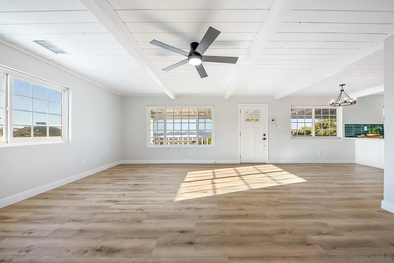 https://cdn.realtyfeed.com/cdn/127/250042429/88b0ef9e5c6a924039ad92000d61e6c7.webp