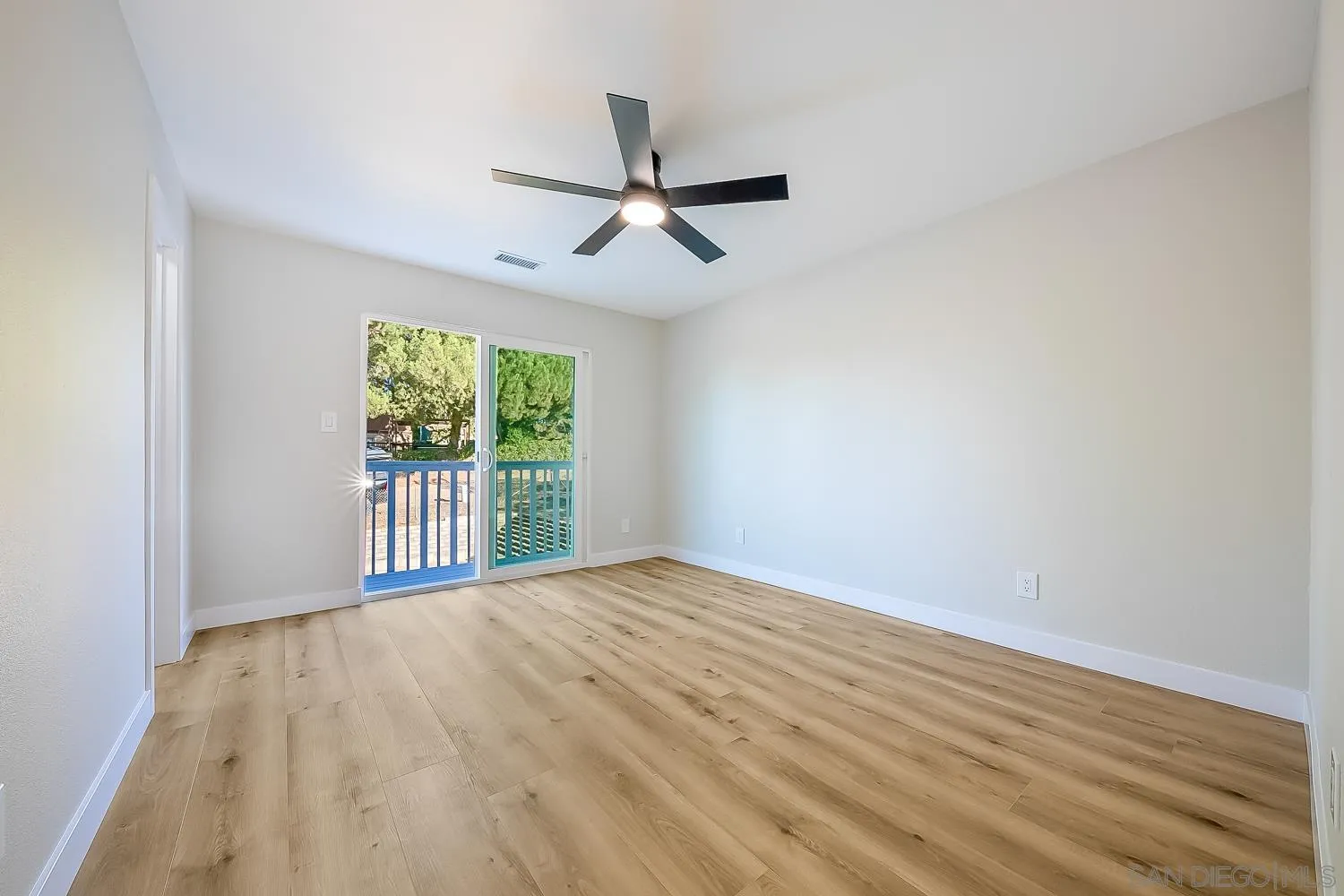 https://cdn.realtyfeed.com/cdn/127/250042429/902133960deebef2211041f7f66aa845.webp