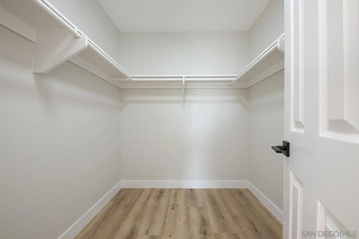 https://cdn.realtyfeed.com/cdn/127/250042429/c7d77a15eabc56453107cb68ba6381b3.webp