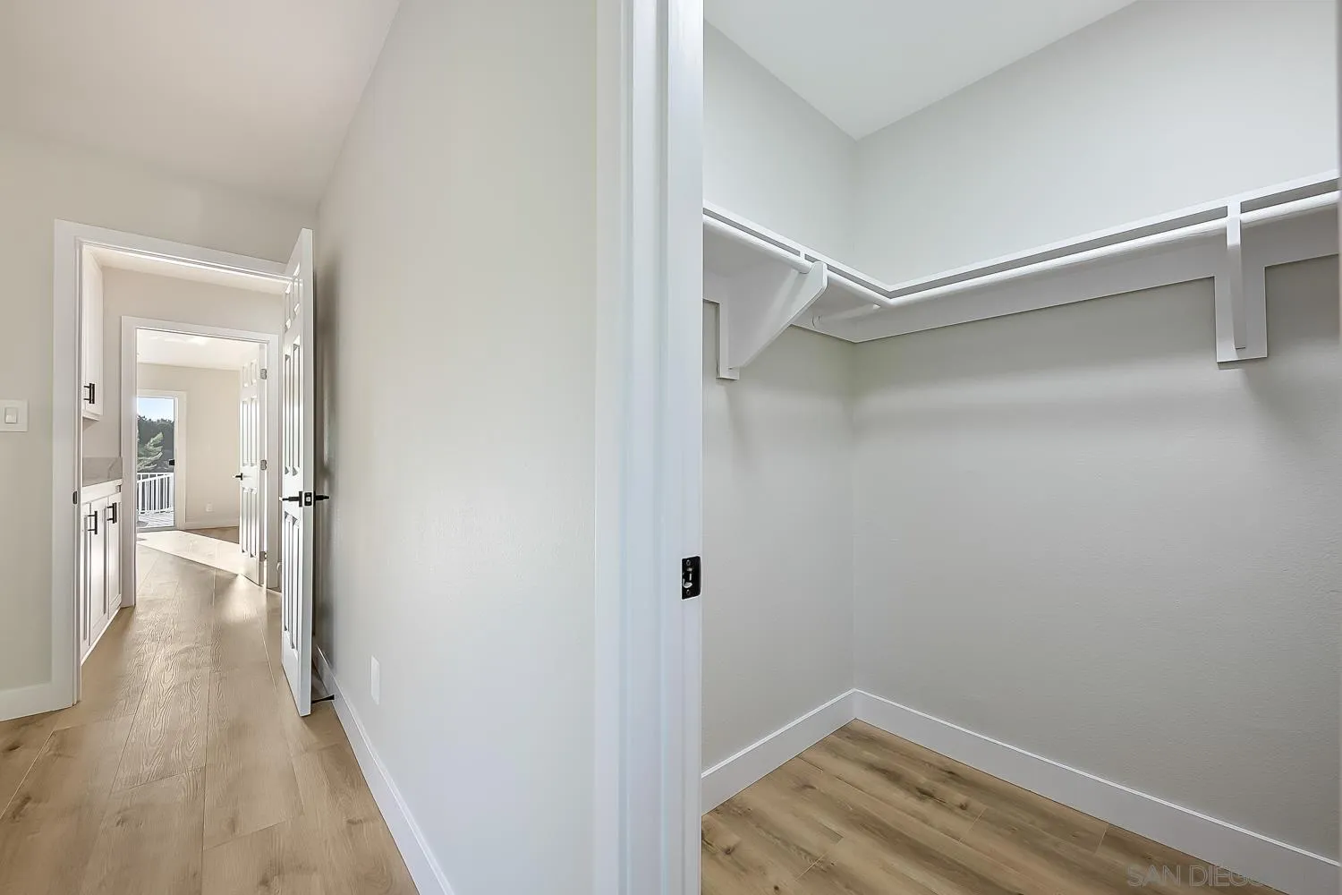 https://cdn.realtyfeed.com/cdn/127/250042429/dc39fb42013c27274346e2d0831cb735.webp