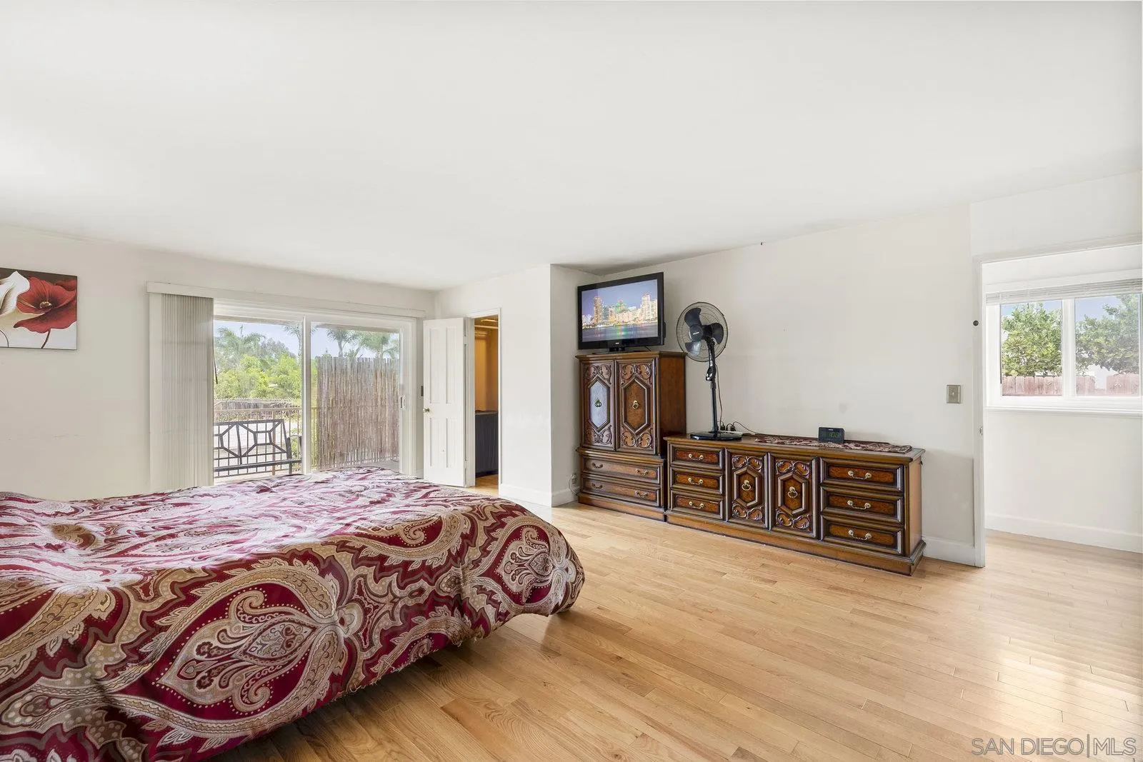 https://cdn.realtyfeed.com/cdn/127/250042430/05b70e9824a2473ec9e024c82c879dcb.webp