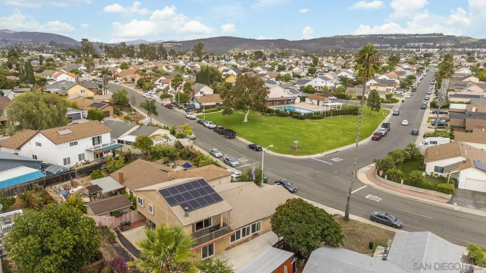 https://cdn.realtyfeed.com/cdn/127/250042430/a6b0248e8a0e29d7546bfaa5d343c28d.webp