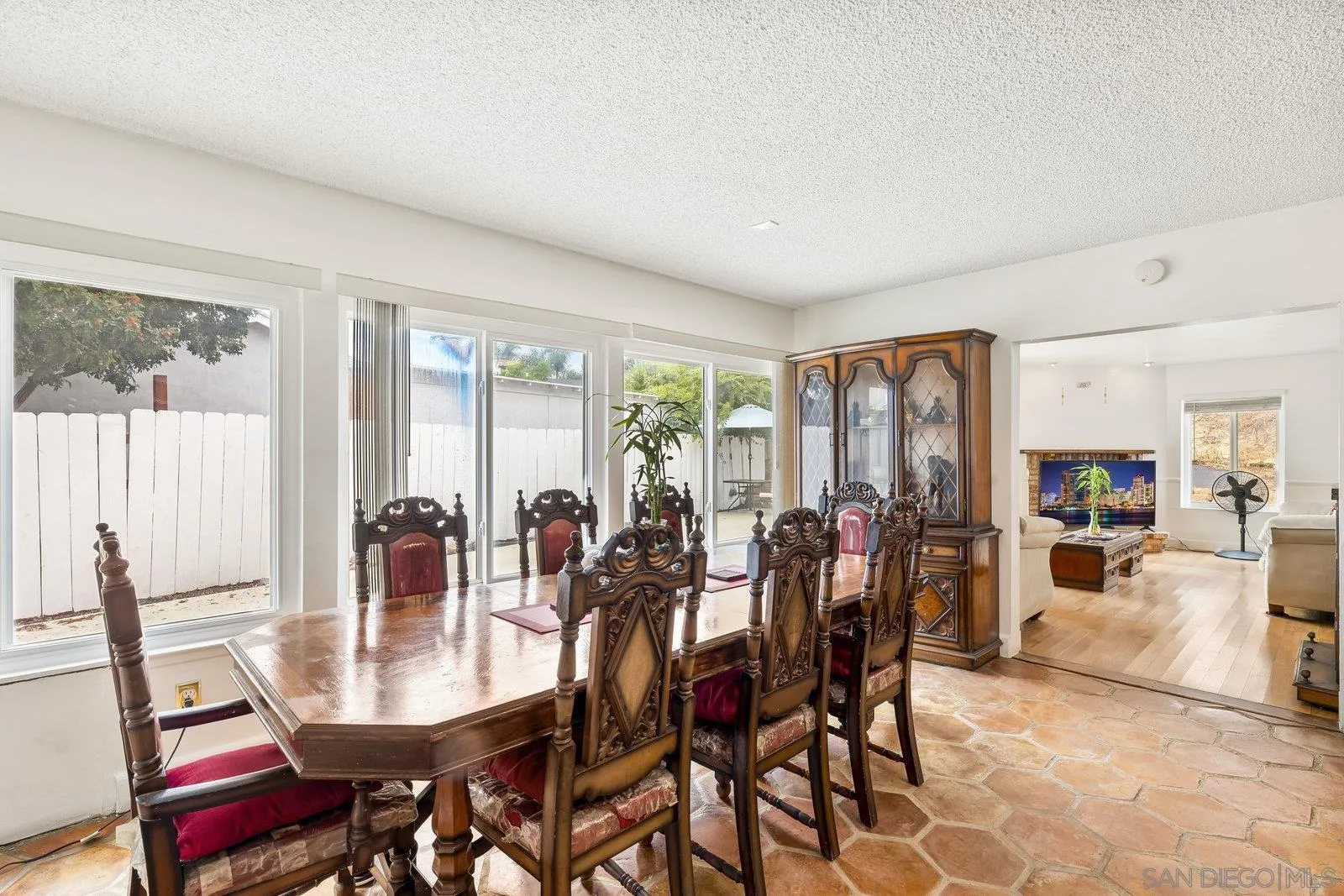 https://cdn.realtyfeed.com/cdn/127/250042430/b51df081769a50c282ec075044d431d7.webp