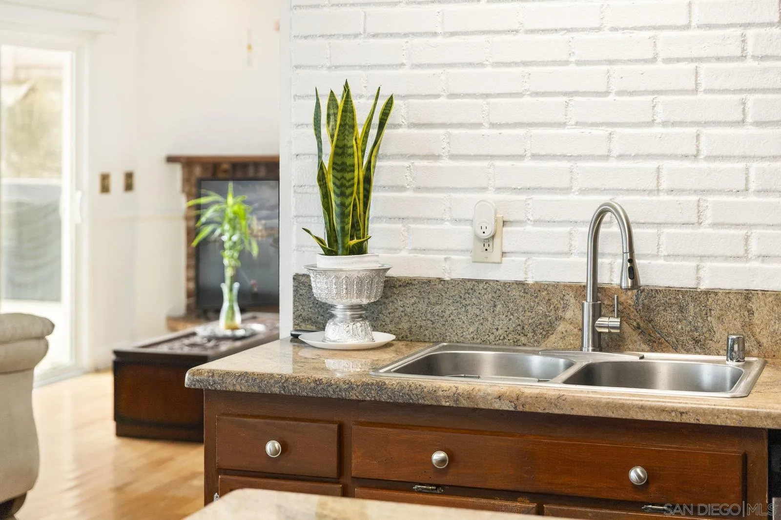 https://cdn.realtyfeed.com/cdn/127/250042430/cf9f9b9af5c7dc6c78a88bca19ff5e78.webp