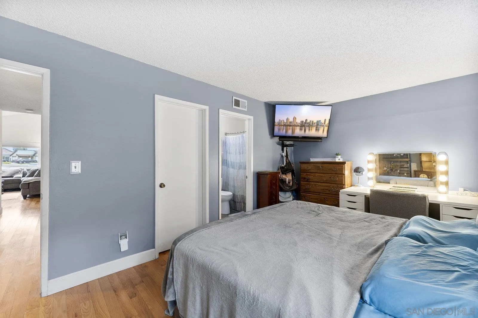 https://cdn.realtyfeed.com/cdn/127/250042430/dbcbf01b38e69f487a49e20d83d28b75.webp