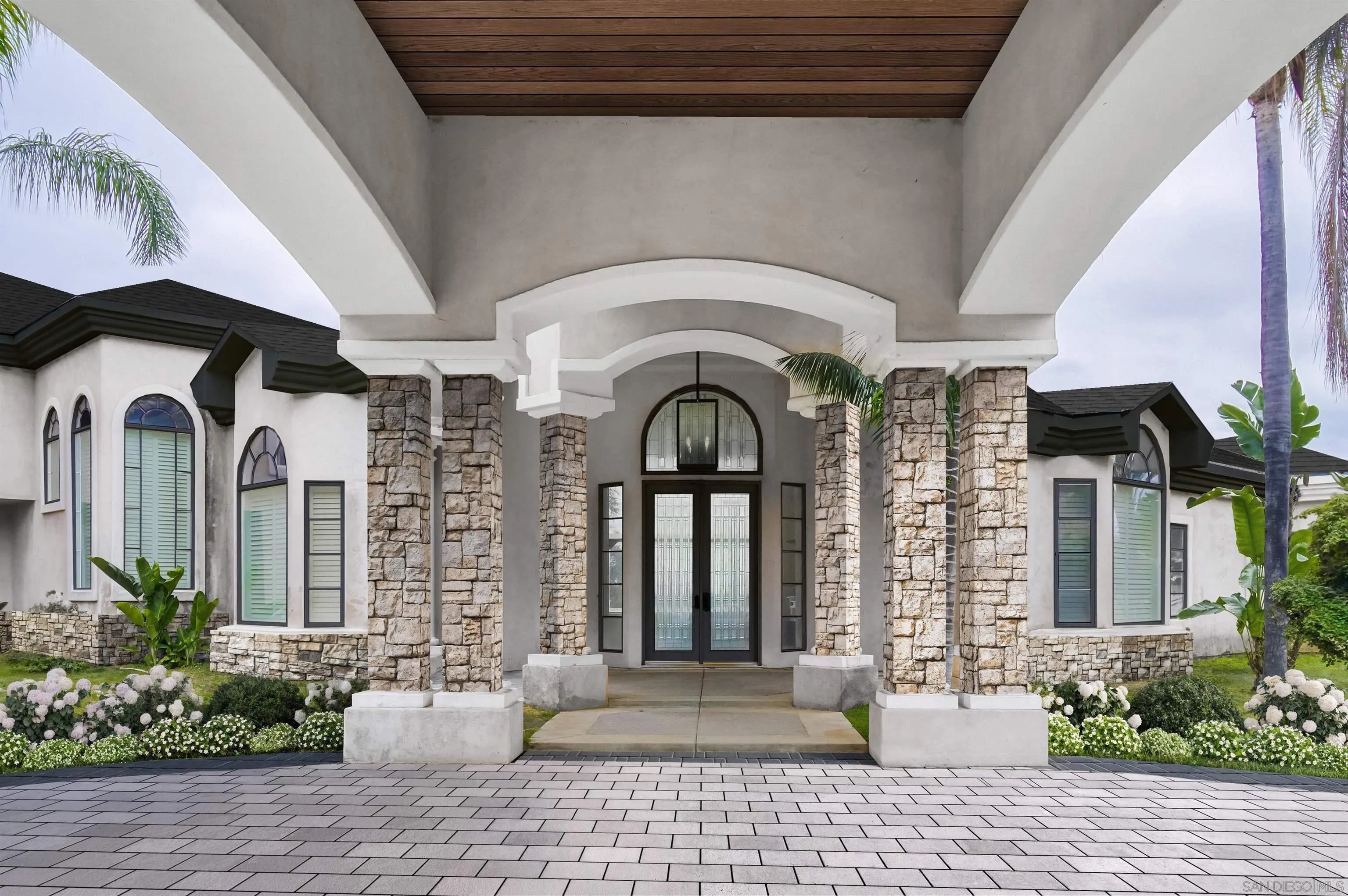 https://cdn.realtyfeed.com/cdn/127/250042454/c6aff6b4b60d2e2f3585ae256e5abd48.webp