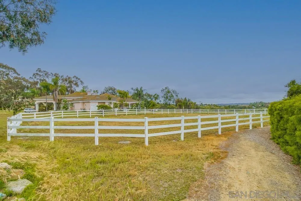https://cdn.realtyfeed.com/cdn/127/250042454/d09a1a8d04f01b966eec8b5882109818.webp