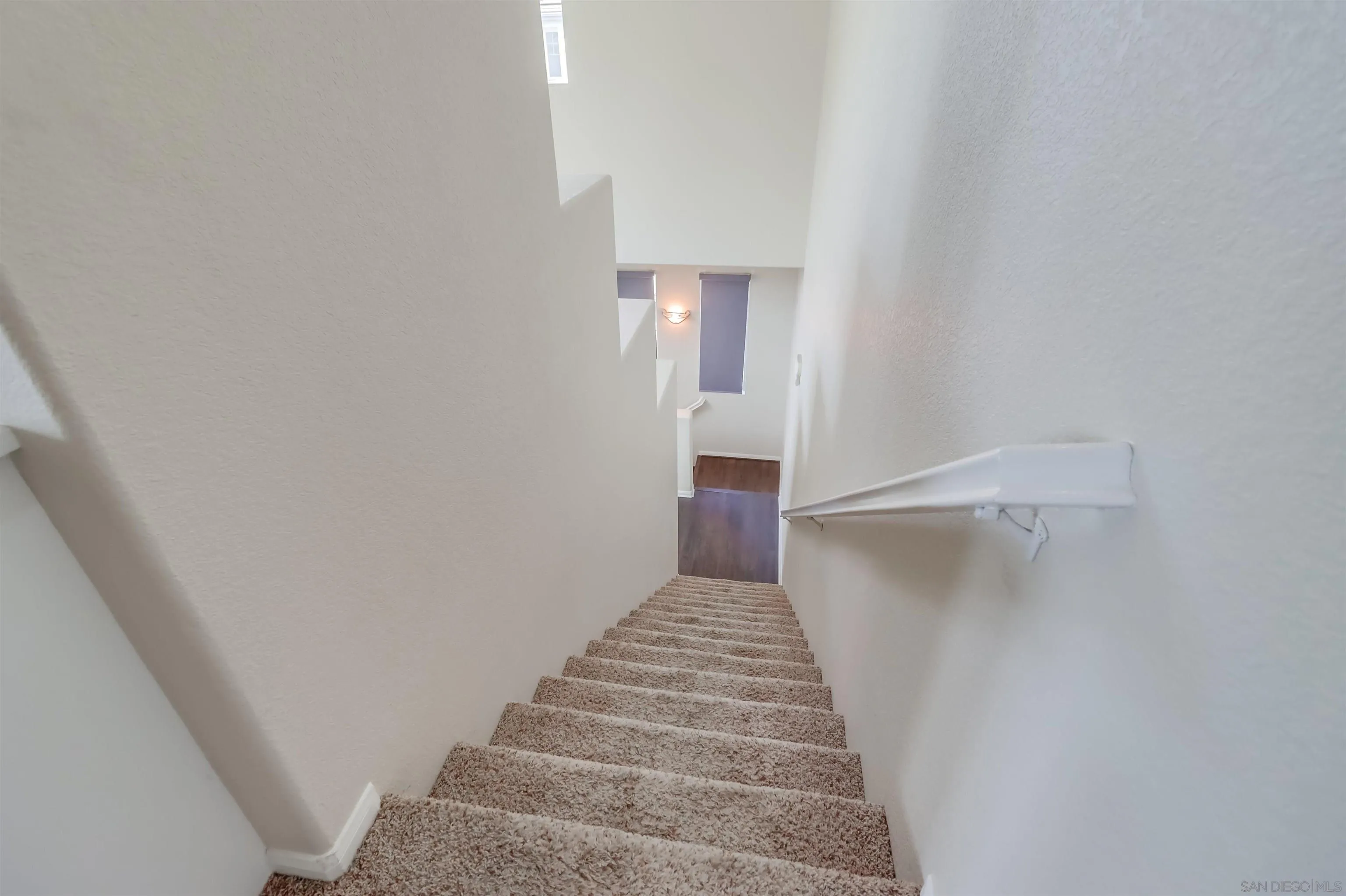 https://cdn.realtyfeed.com/cdn/127/250042458/18ef7b5c4feb5bc66b4396371906b128.webp