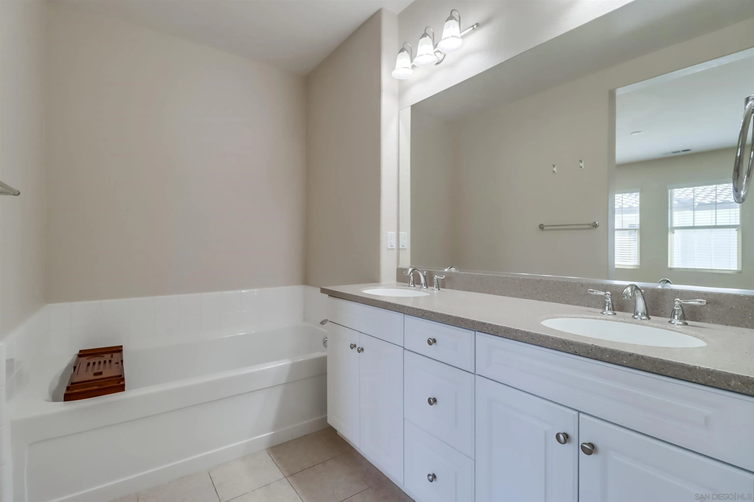 https://cdn.realtyfeed.com/cdn/127/250042458/ba19c330263dbf5711931509ee7aff1d.webp