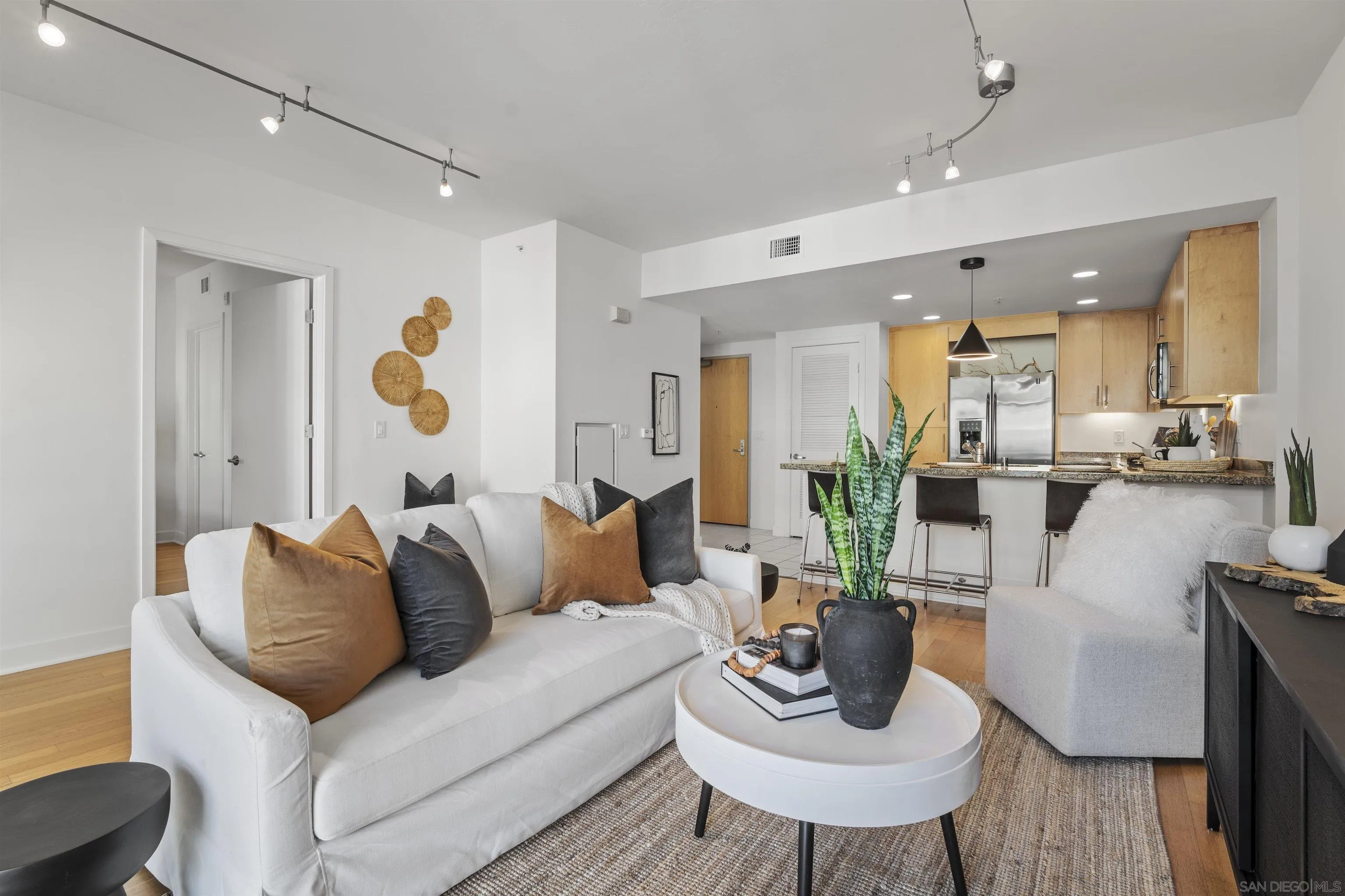 https://cdn.realtyfeed.com/cdn/127/250042470/33afab26fa617613cec91906bb9674d4.webp