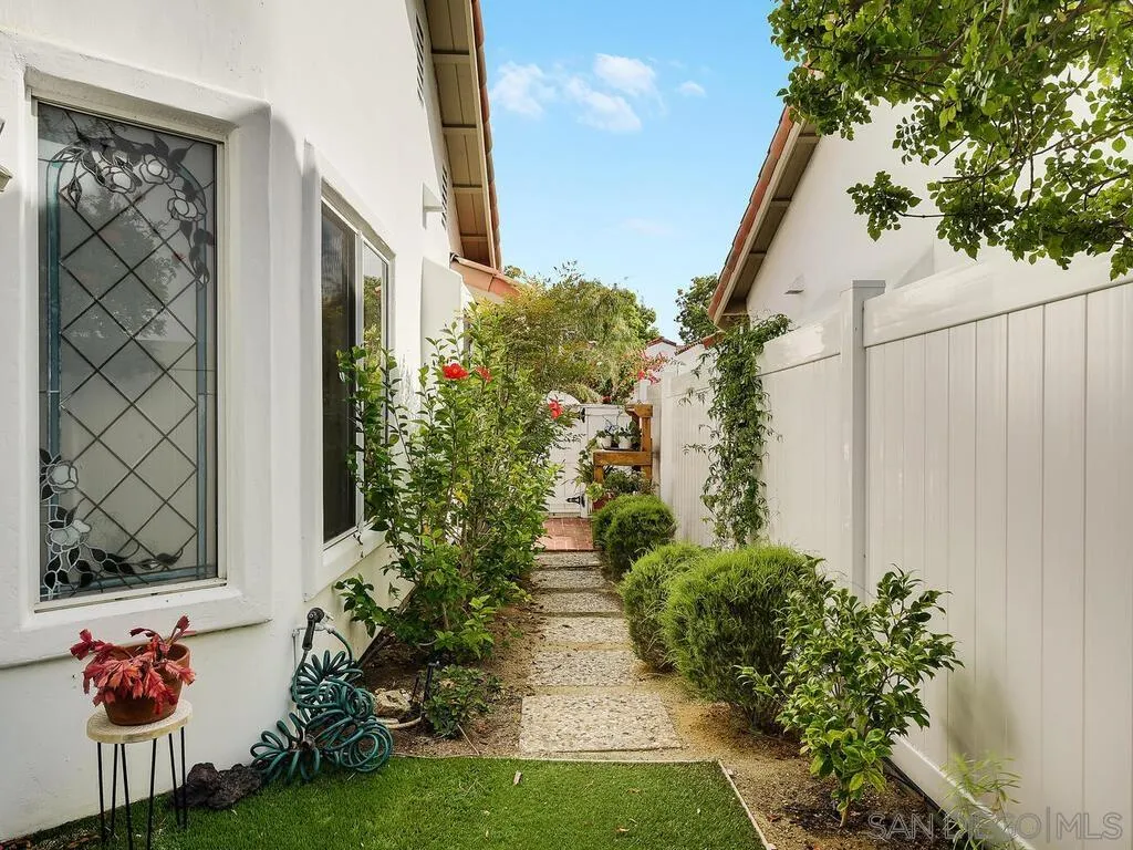 https://cdn.realtyfeed.com/cdn/127/250042495/5525c10c7c73ad12f2c39b61f4b29d05.webp