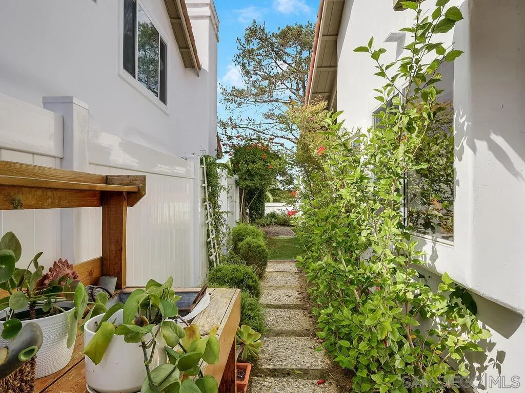 https://cdn.realtyfeed.com/cdn/127/250042495/c3a5dea0d99aa039cfe602020938e3b0.webp