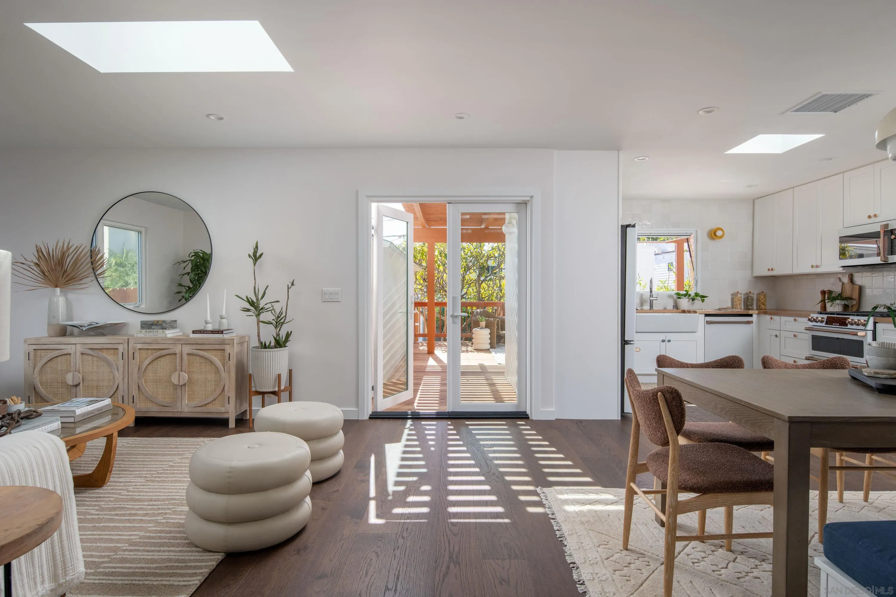 https://cdn.realtyfeed.com/cdn/127/250042517/6c94c02aa09b97b7864a14e812ab26ad.webp
