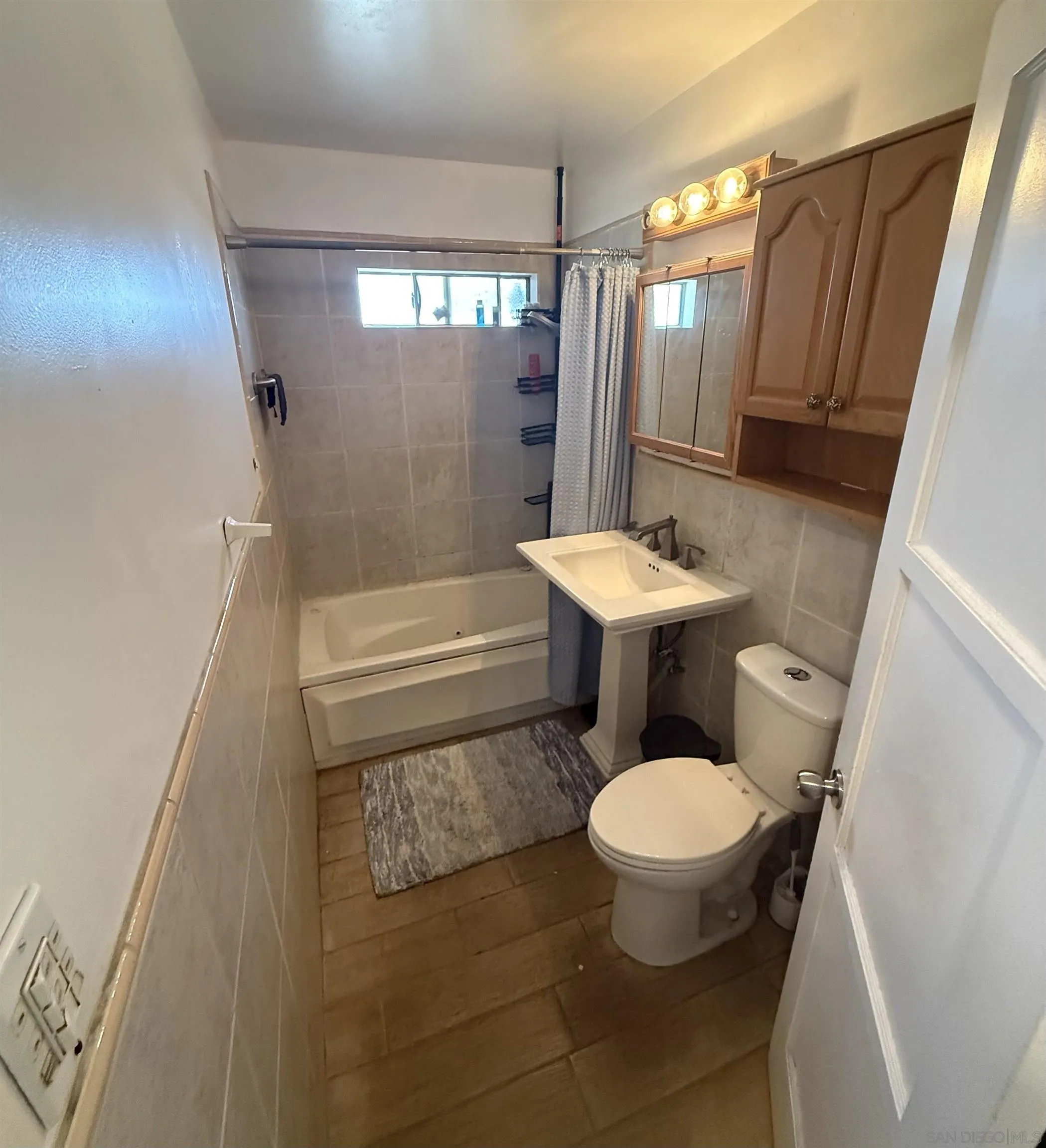 https://cdn.realtyfeed.com/cdn/127/250042518/19556b34d5a60a8e99b1efecd2d15b8c.webp