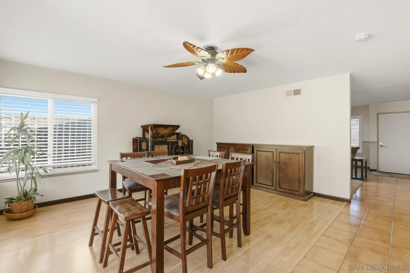 https://cdn.realtyfeed.com/cdn/127/250042524/664993b9444fa97ef2bcdb723fe8ff08.webp