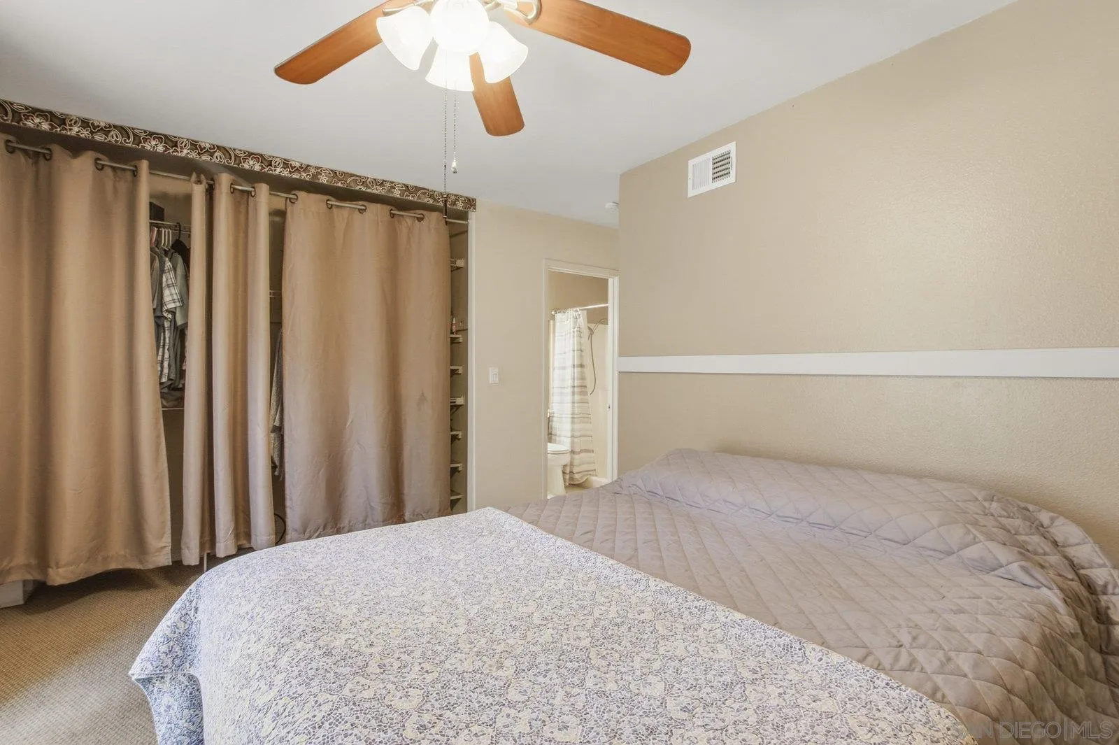 https://cdn.realtyfeed.com/cdn/127/250042524/7ca52442687a9432e60cfe79c423224c.webp