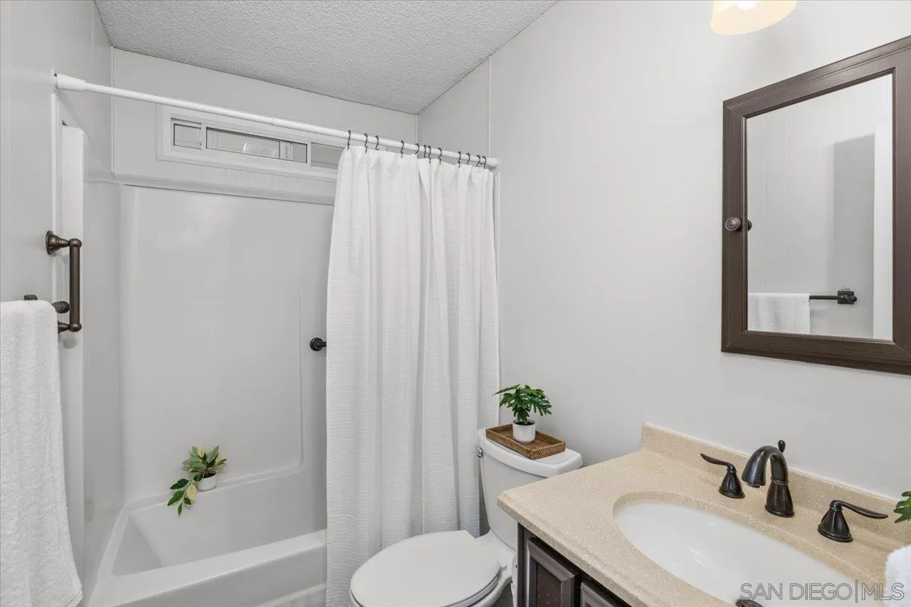 https://cdn.realtyfeed.com/cdn/127/250042525/99792f25b193994f63454c7f87ddac5f.webp