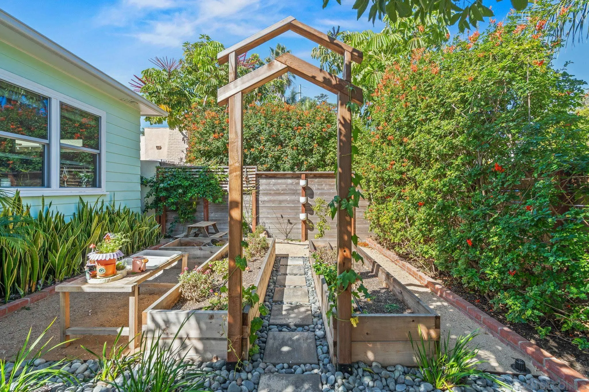 https://cdn.realtyfeed.com/cdn/127/250042530/0f3369c4abcf39b2d127a2eb86f743f2.webp