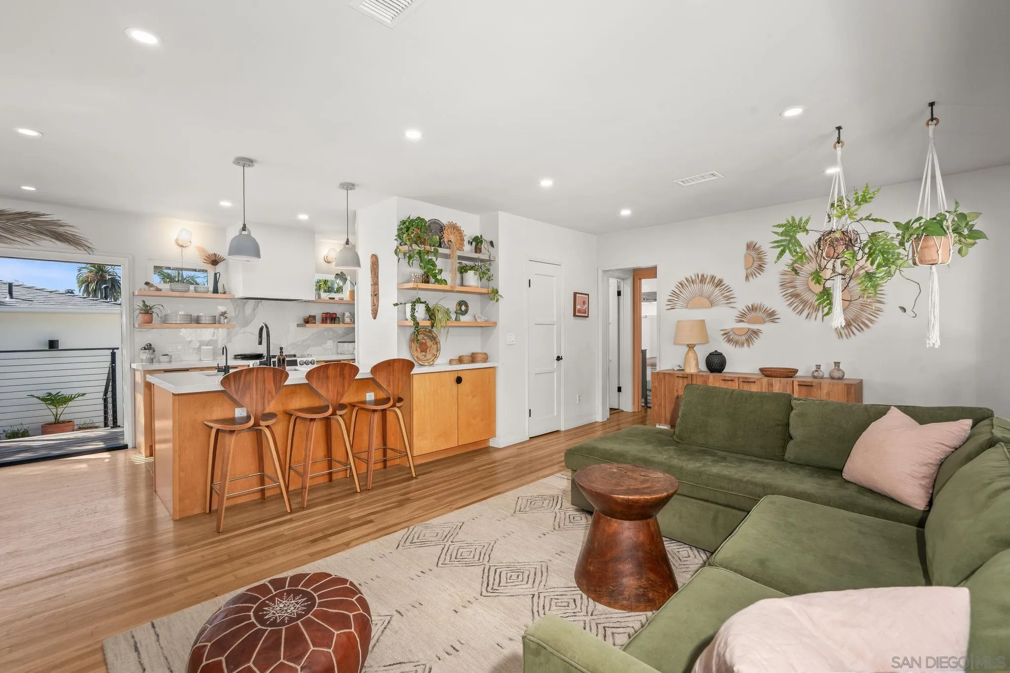 https://cdn.realtyfeed.com/cdn/127/250042530/37b1f91c63daba7acbf4f472b468be3e.webp