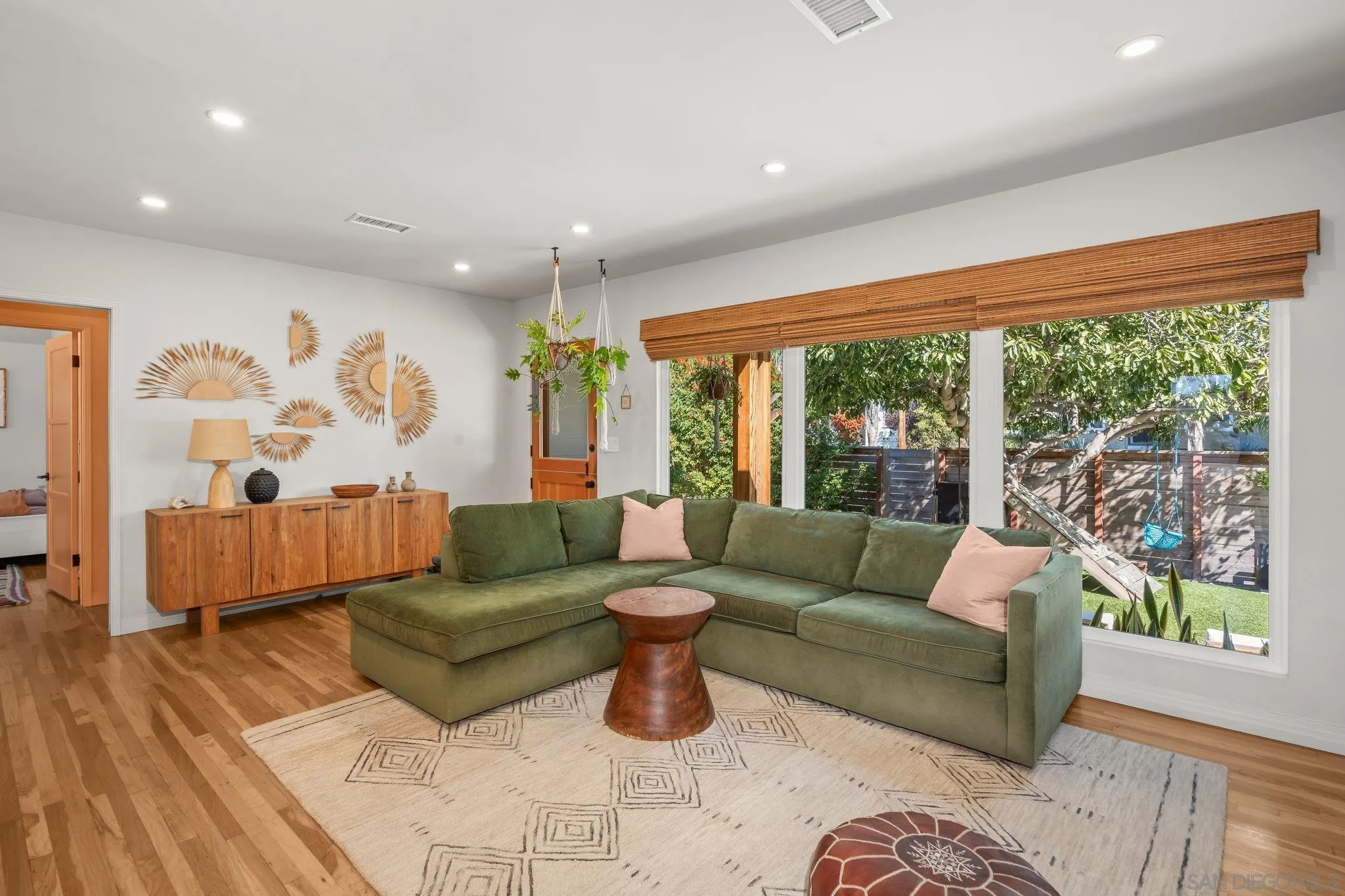 https://cdn.realtyfeed.com/cdn/127/250042530/b3040b942fd255c45e651d099bda8c29.webp