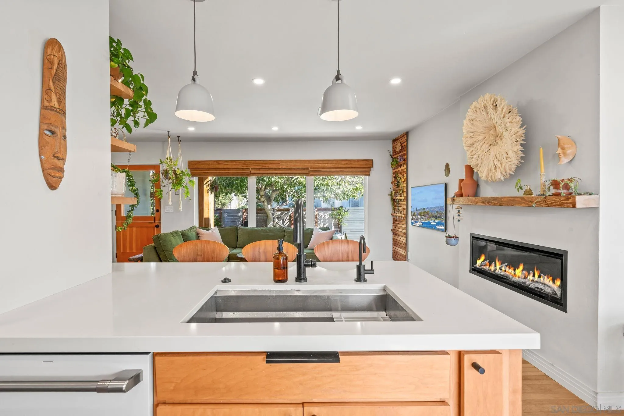 https://cdn.realtyfeed.com/cdn/127/250042530/df7ccda9b5fd9fb117bd0825a92cbc70.webp