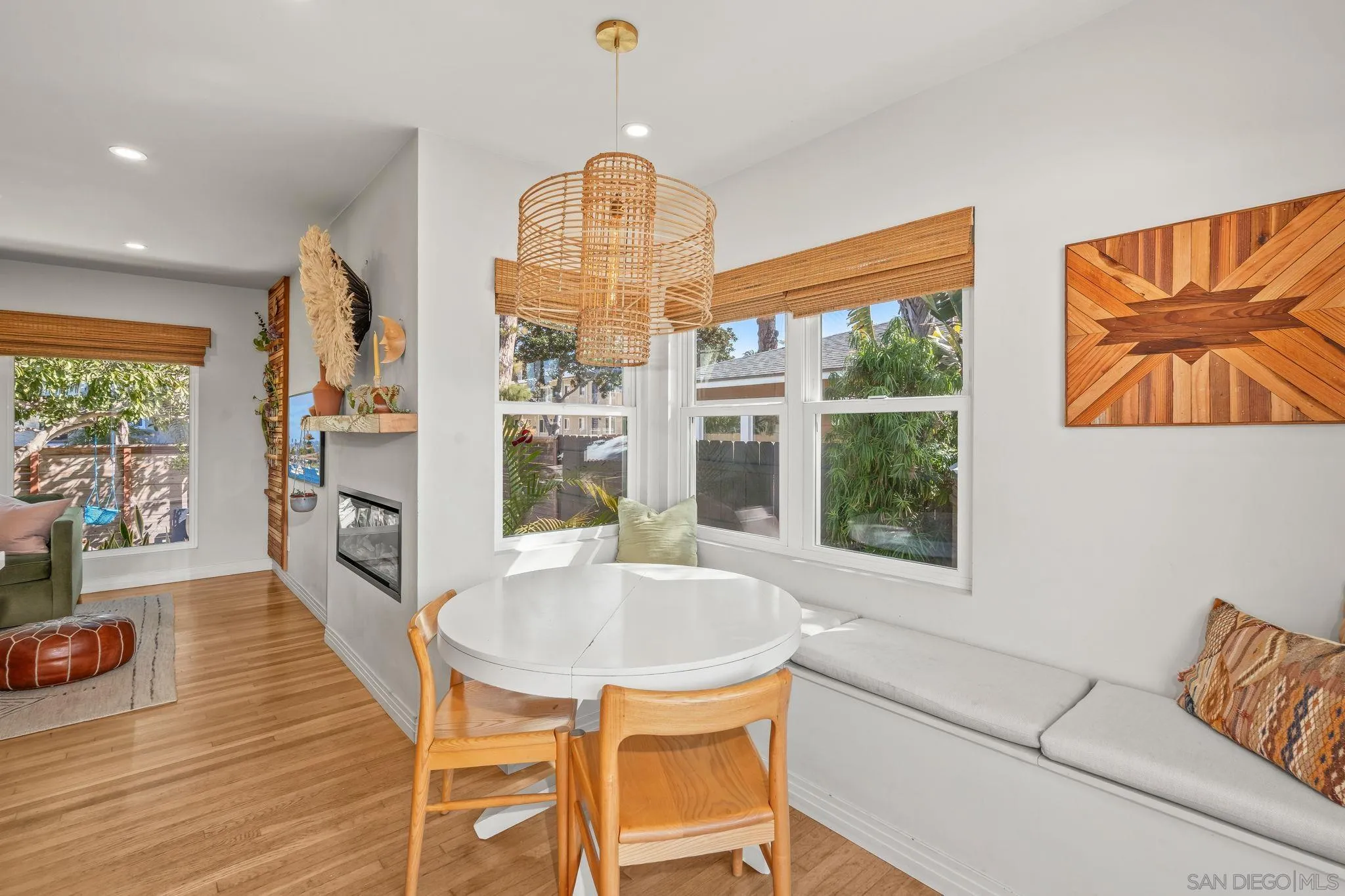 https://cdn.realtyfeed.com/cdn/127/250042530/e9c5f8c133cb24f1578948c09c9a59bb.webp