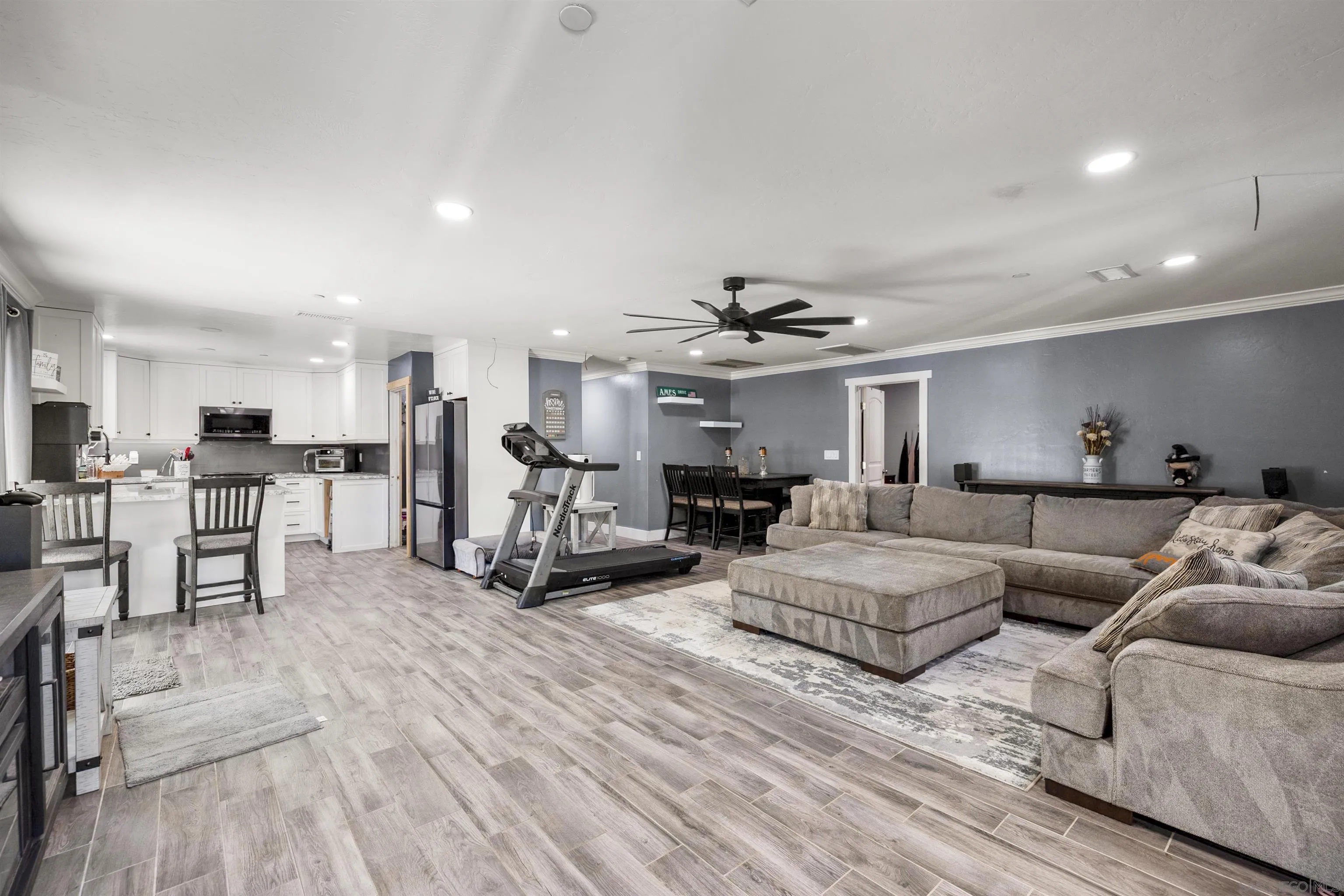 https://cdn.realtyfeed.com/cdn/127/250042531/52c81f5e5b684a06acfc8f3118e84bc3.webp