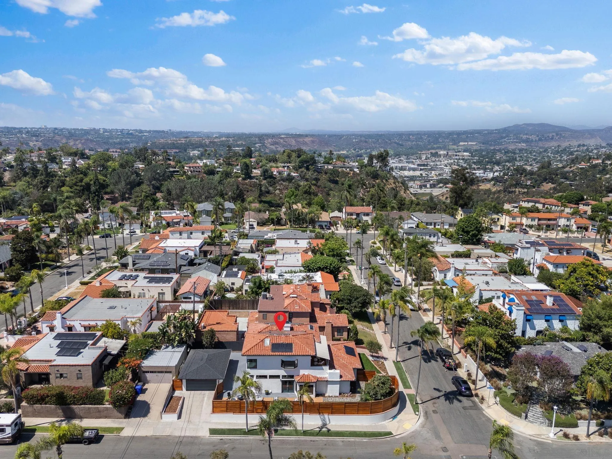https://cdn.realtyfeed.com/cdn/127/250042533/7cc19c9e4aa9fd7ba69e856a4e4e25eb.webp