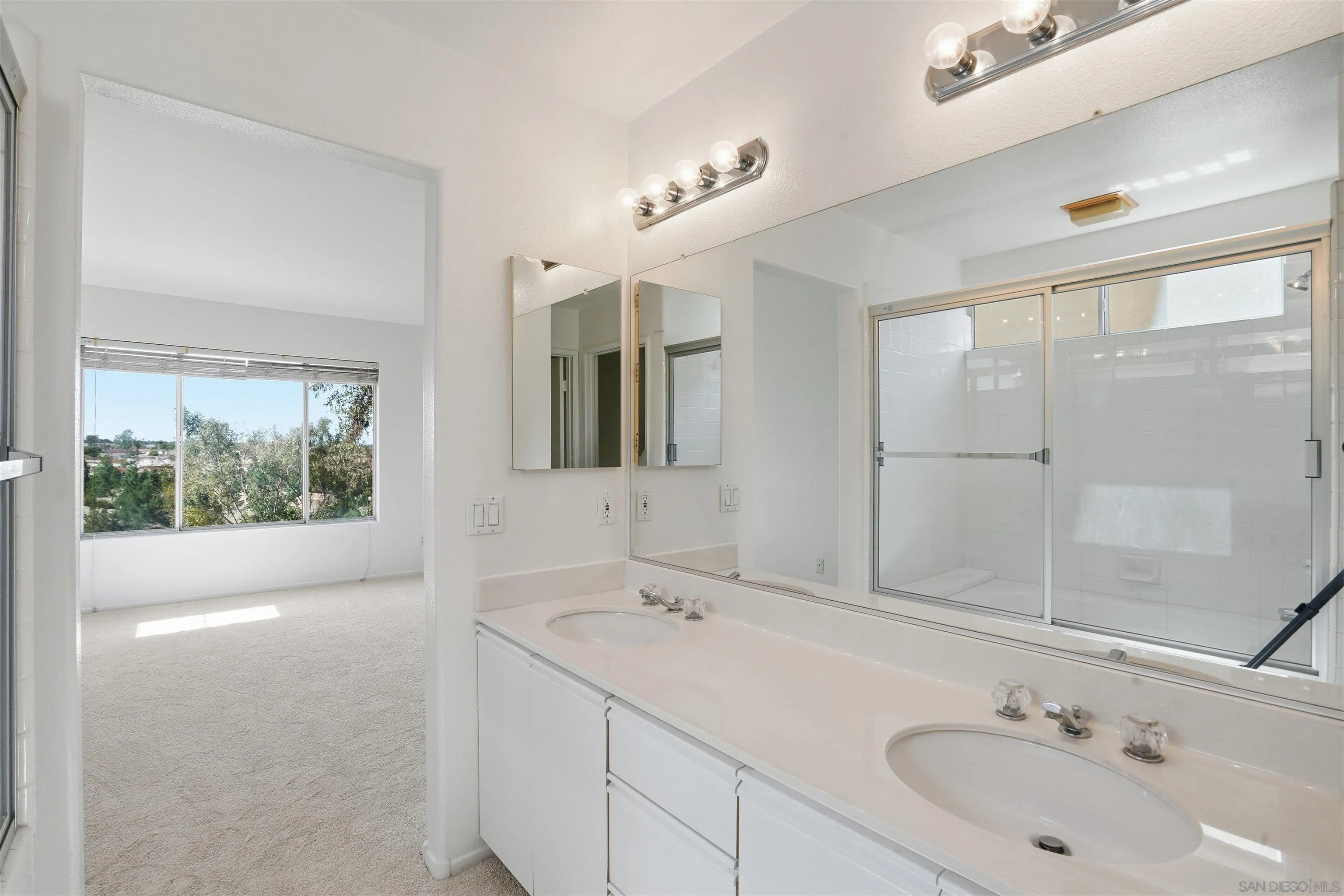 Photo #11: 250042534 Listing: Photo #11