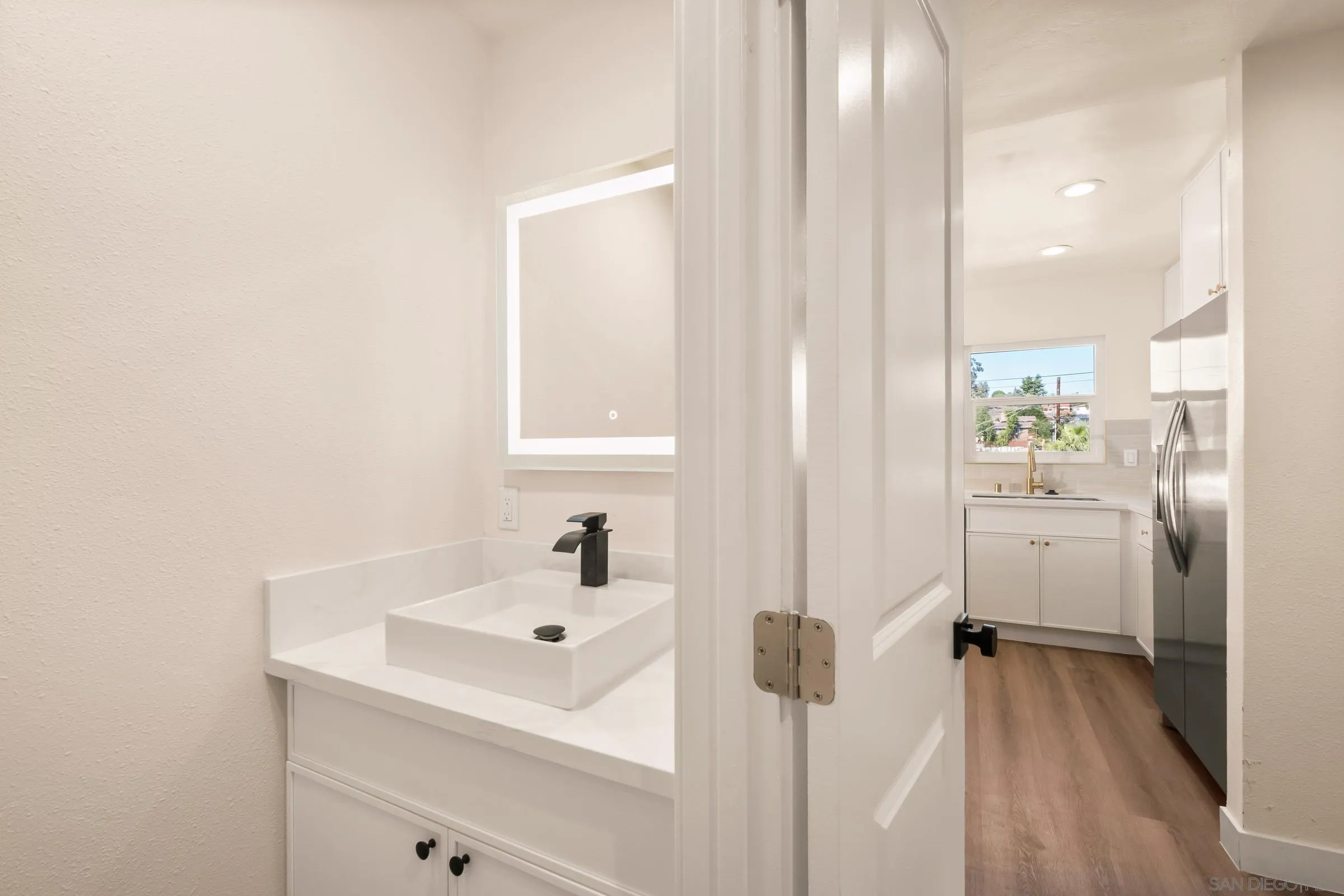 https://cdn.realtyfeed.com/cdn/127/250042536/c1a76e790d64f9d6816d4a27a3d0178a.webp