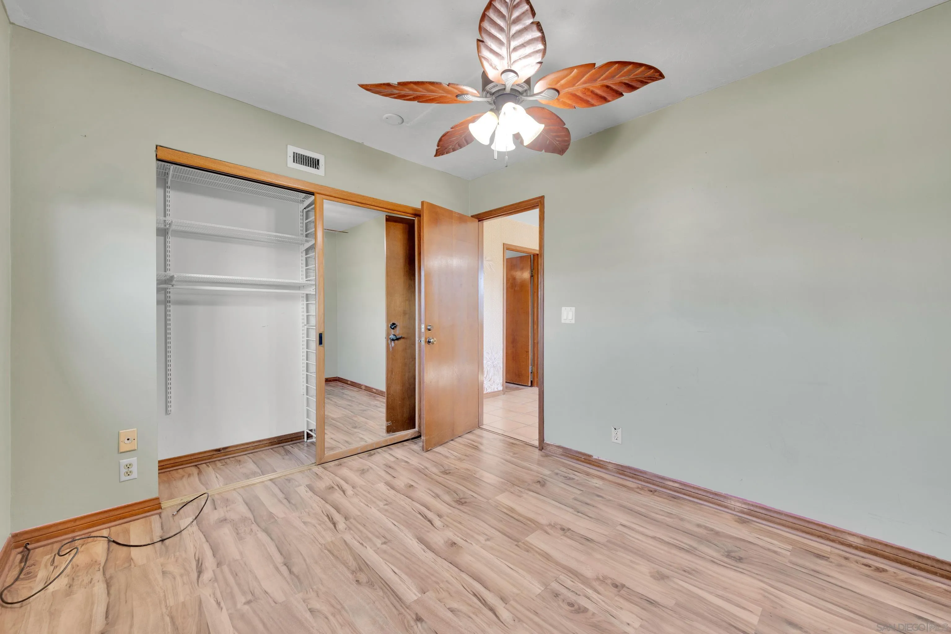 https://cdn.realtyfeed.com/cdn/127/250042537/b7cef584e60eaaef7a8e2784bbf704d0.webp