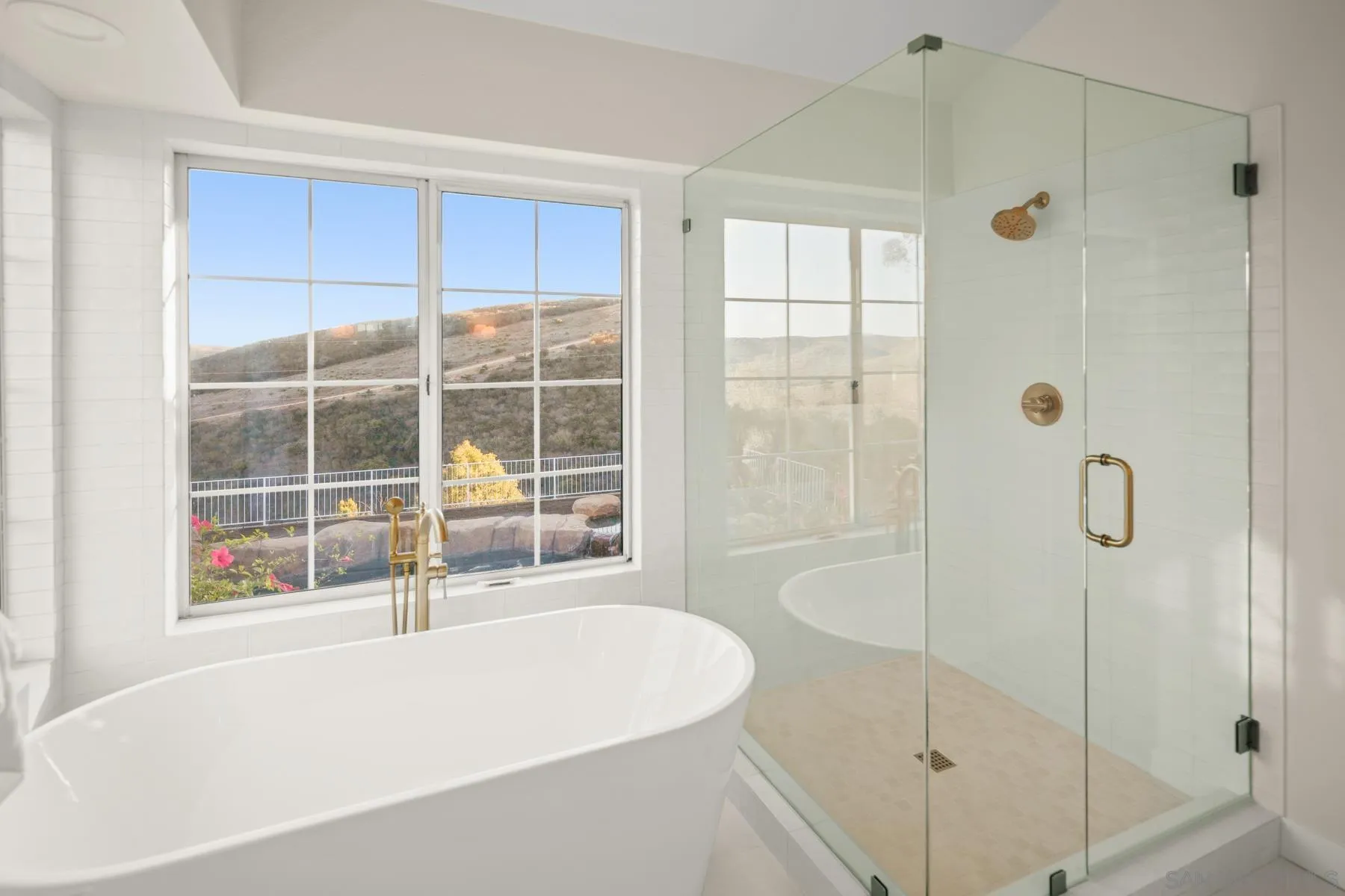 https://cdn.realtyfeed.com/cdn/127/250042542/813bd19931672ea787b1492994d16fc2.webp
