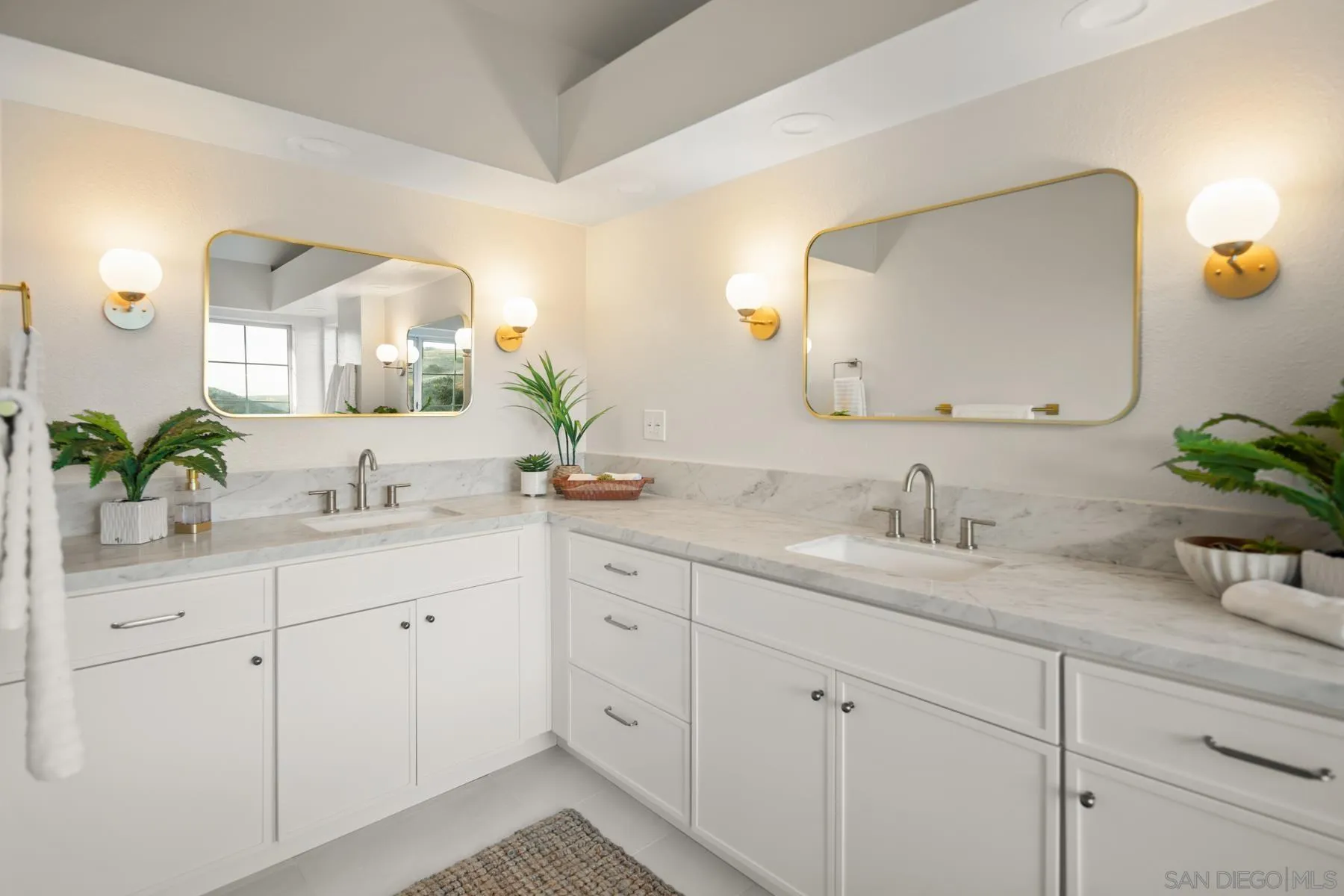 https://cdn.realtyfeed.com/cdn/127/250042542/966f86e1b07b6f4e086dd5bdf486e47c.webp