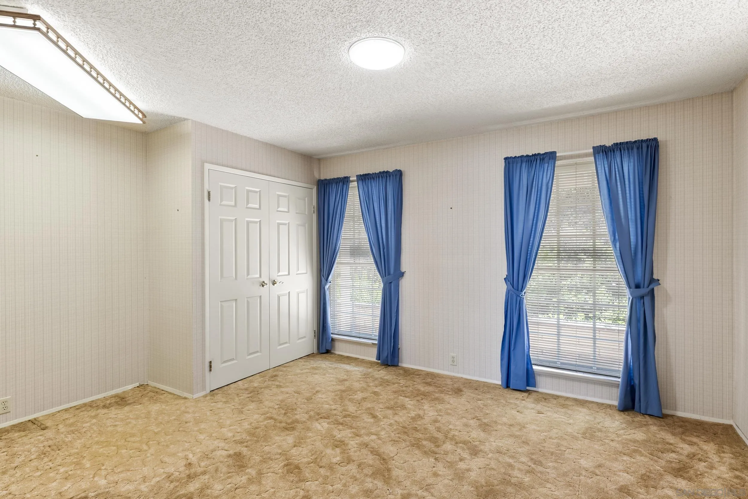 https://cdn.realtyfeed.com/cdn/127/250042544/0110b4b580d181291923c263c20b8cba.webp