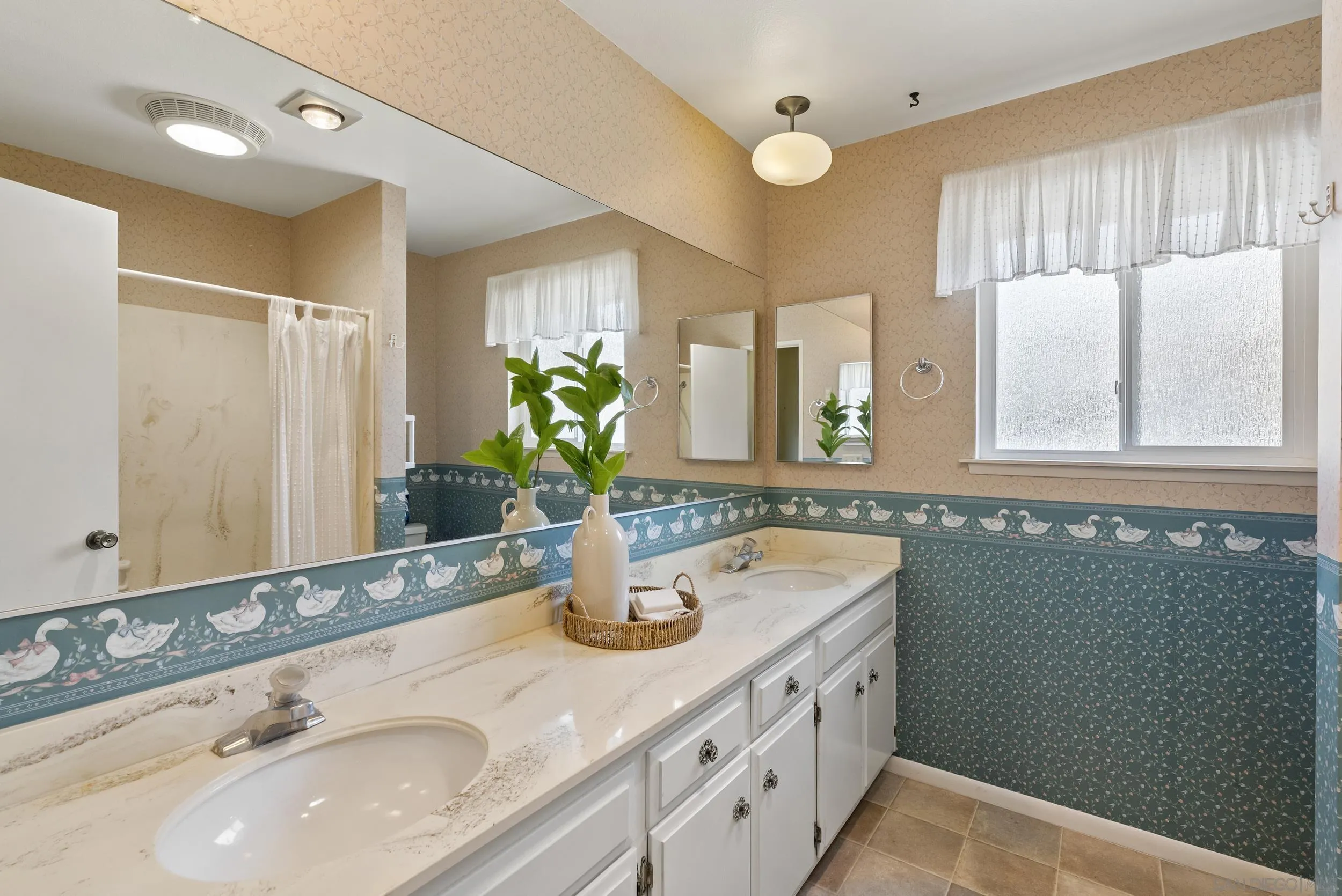 https://cdn.realtyfeed.com/cdn/127/250042544/6bbdee586c6e165c0a3c28b4bd14436c.webp