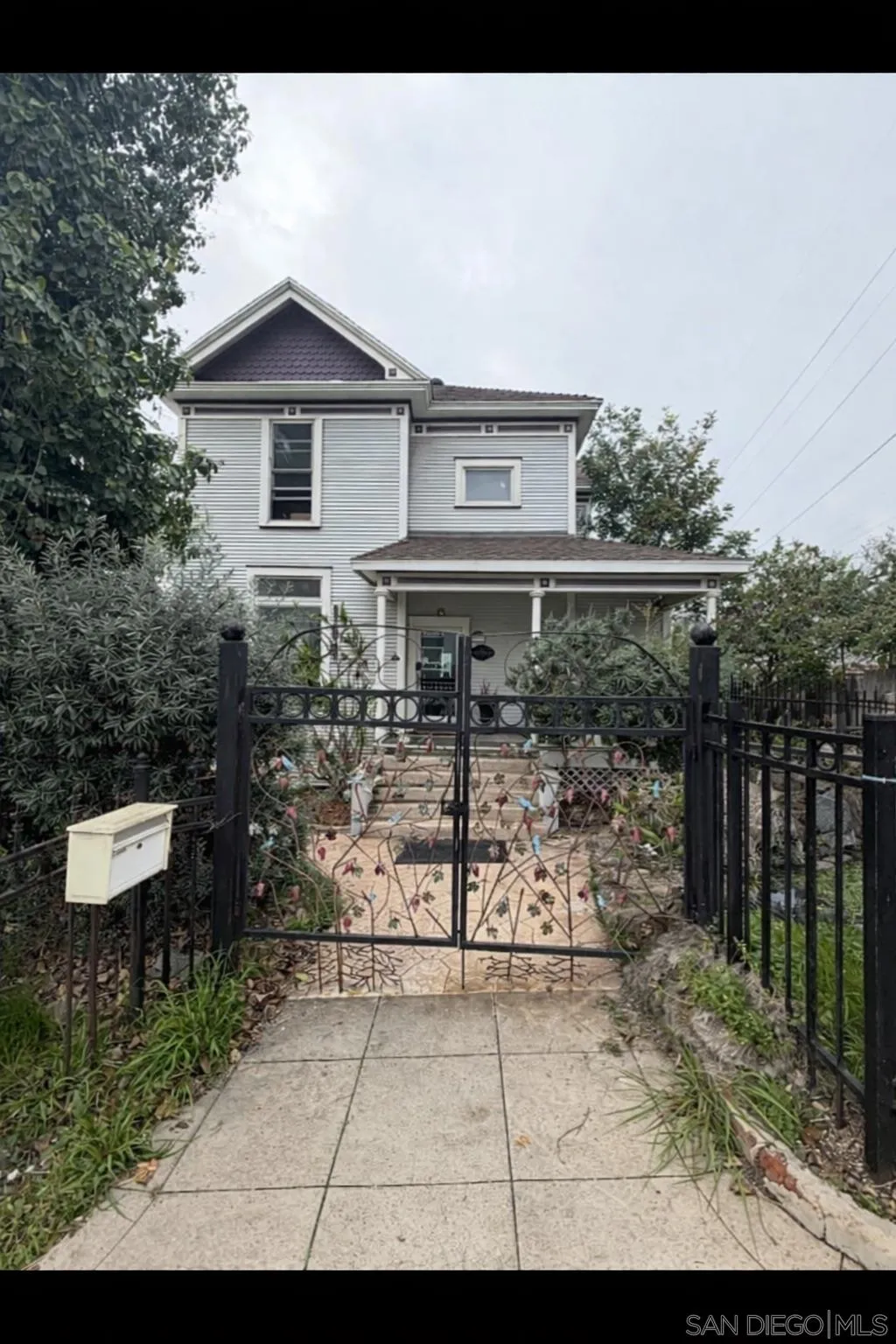 https://cdn.realtyfeed.com/cdn/127/250042562/7fbe13842d37d1479f305038aedb70c1.webp