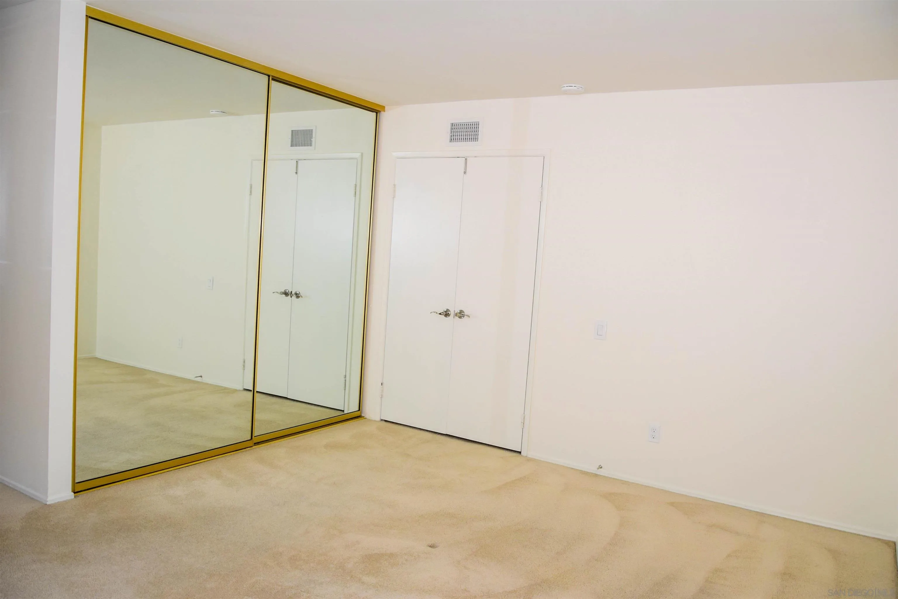 https://cdn.realtyfeed.com/cdn/127/250042564/1cb52cf30c46d711f99aaaad03f0f8e2.webp