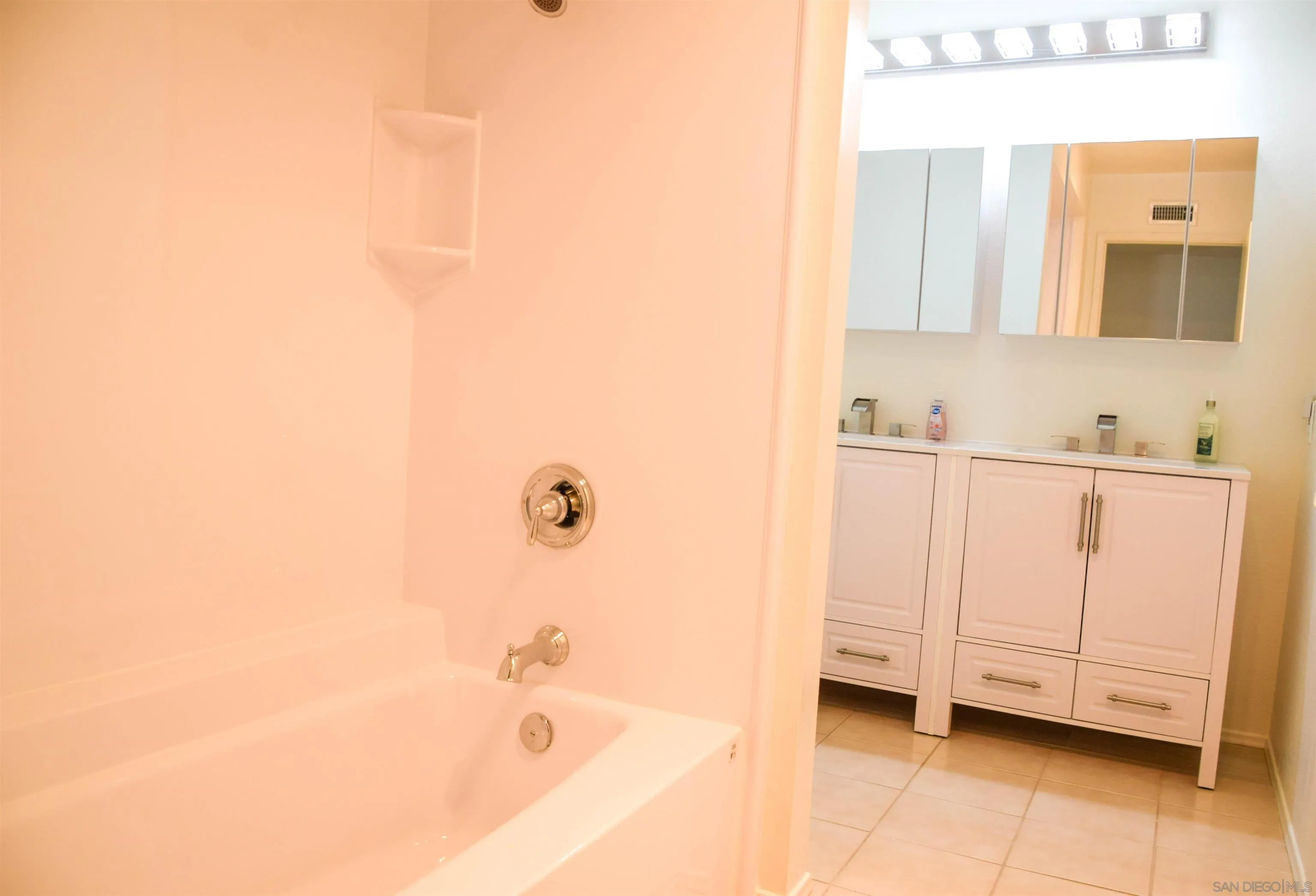https://cdn.realtyfeed.com/cdn/127/250042564/5d792d4fc4c8b53d2da3f42eebef3dd3.webp