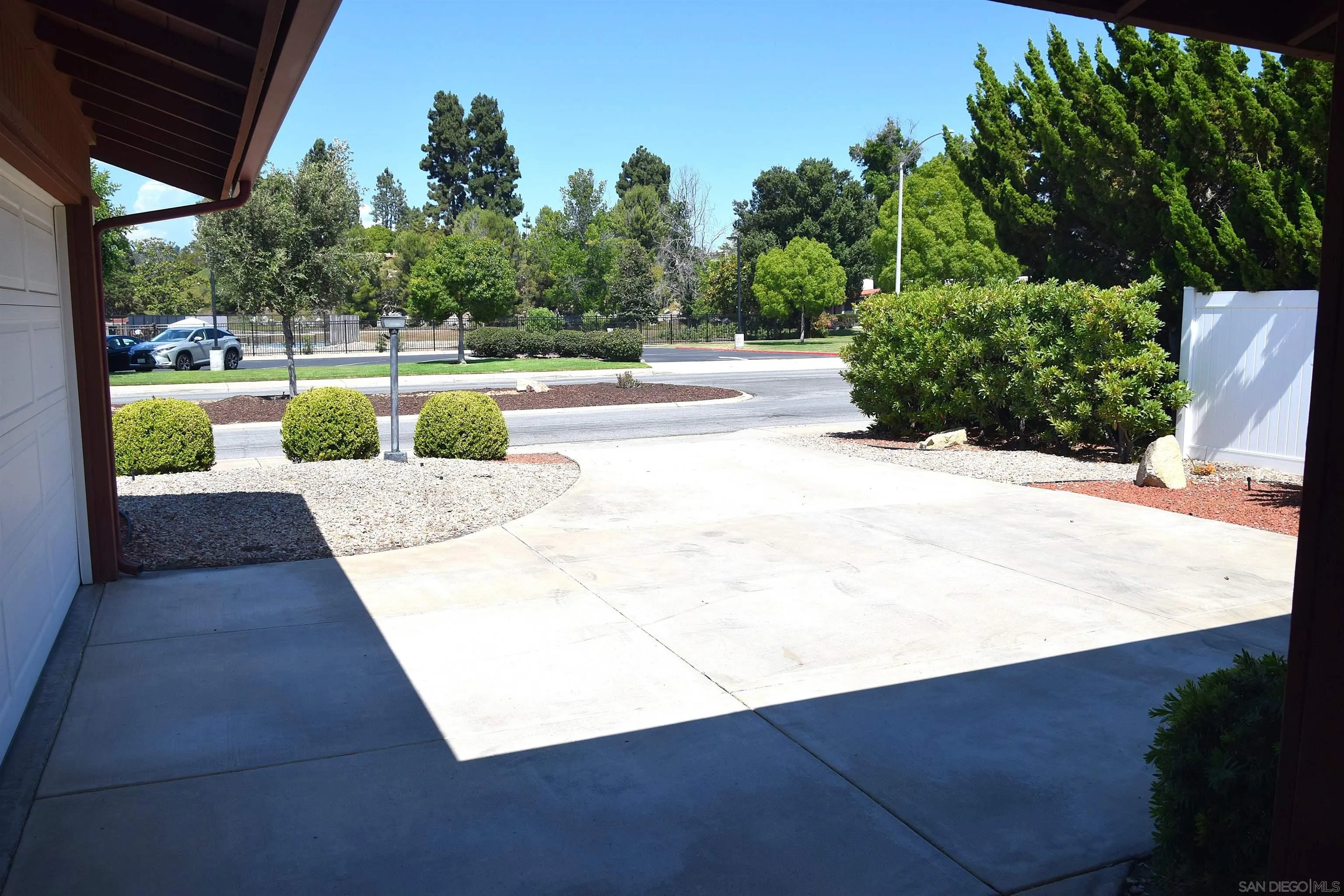 https://cdn.realtyfeed.com/cdn/127/250042564/82058f8b0b1680f5748d6115ee527c77.webp
