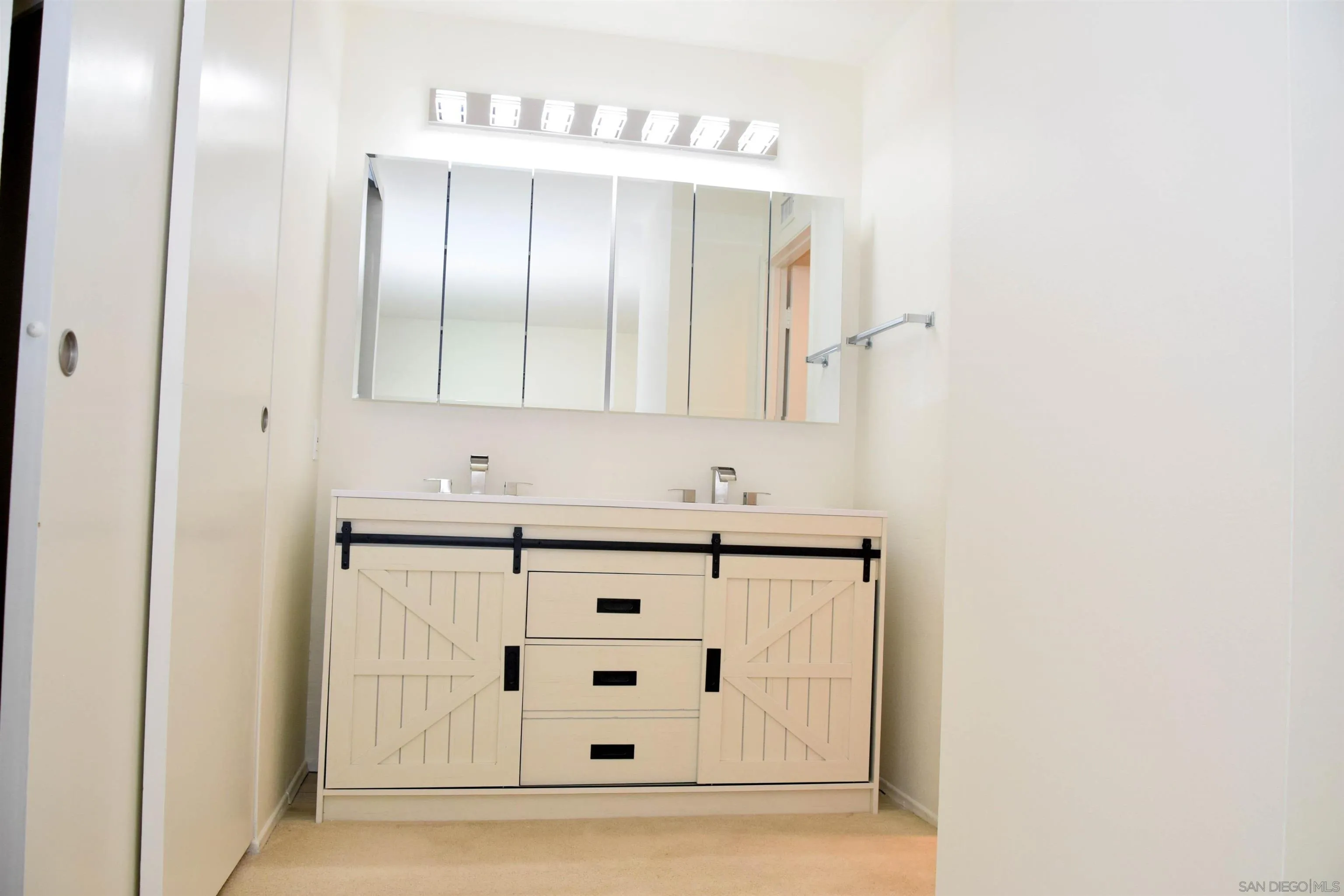 https://cdn.realtyfeed.com/cdn/127/250042564/ef8dd62f387ea8634e1cc8d5cf0e36e7.webp