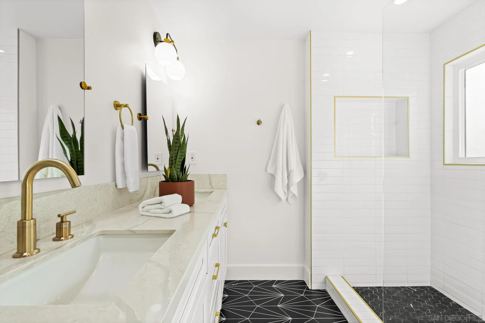 https://cdn.realtyfeed.com/cdn/127/250042565/53d01f5a7cf9628926d30ddb46f5988a.webp