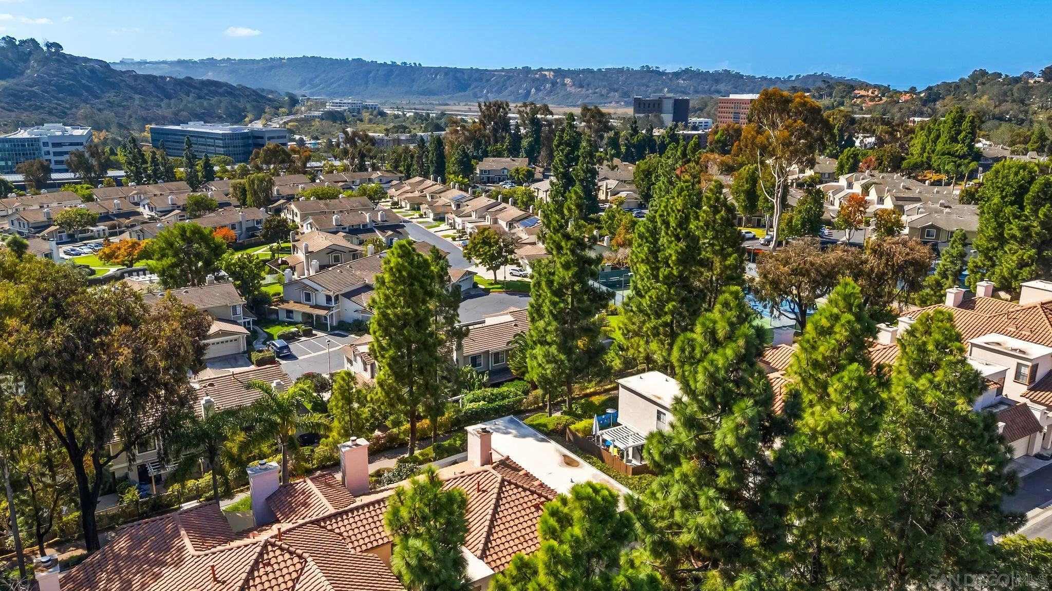 https://cdn.realtyfeed.com/cdn/127/250042565/7391180c4876d78bde6b9ecd9fdd4f59.webp