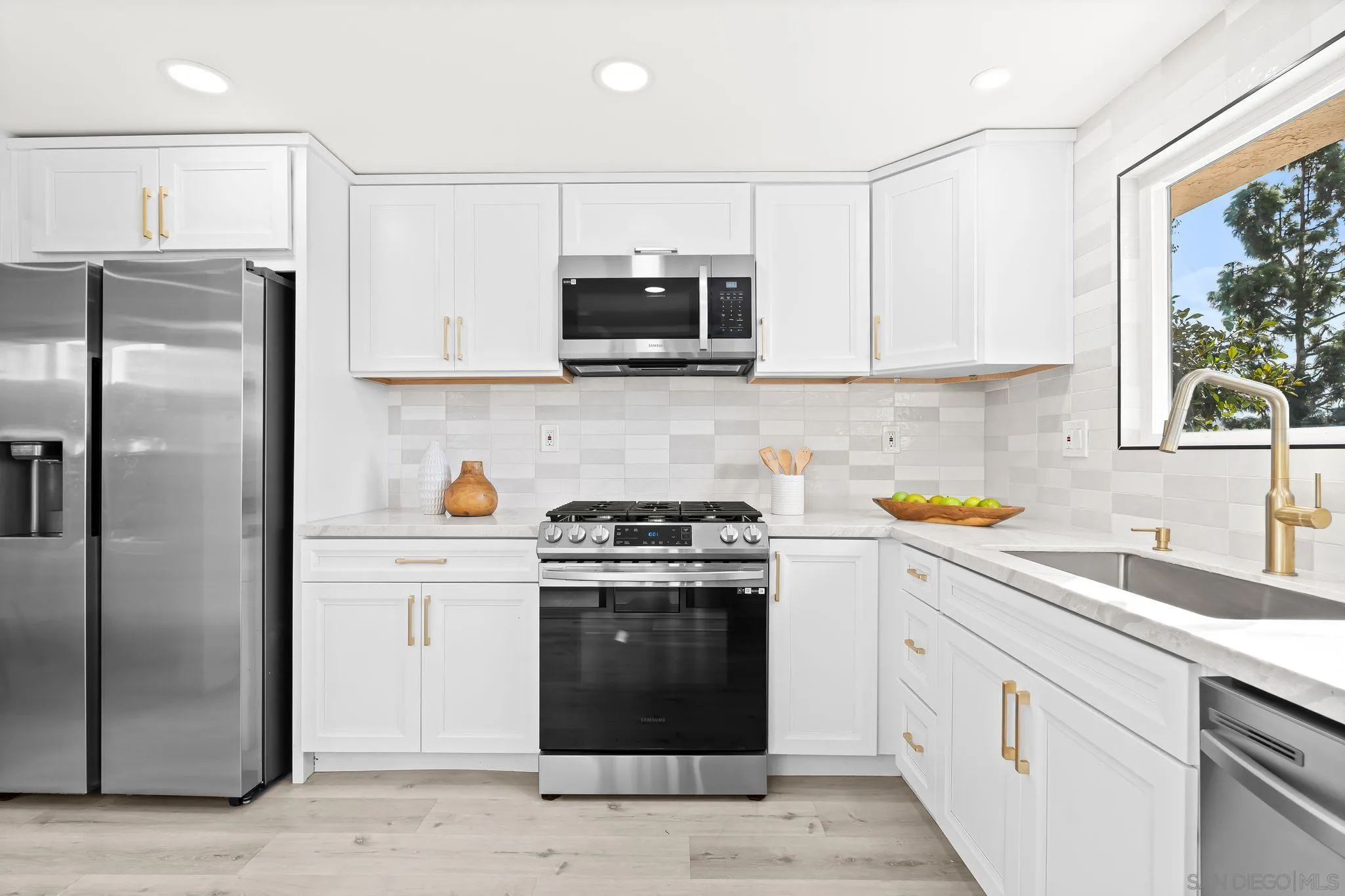 https://cdn.realtyfeed.com/cdn/127/250042565/a738733b2b2d3e1a6c8b1f863b8f7ade.webp