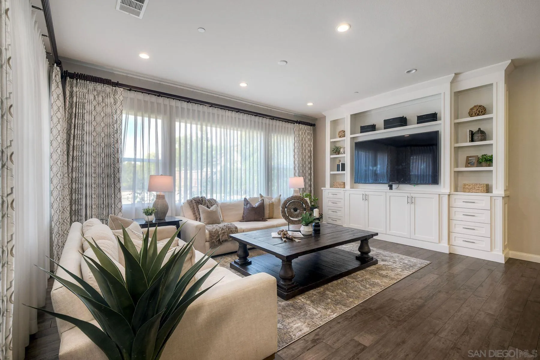 https://cdn.realtyfeed.com/cdn/127/250042566/de9de6b4798e0799d802eb0ef593c2c0.webp
