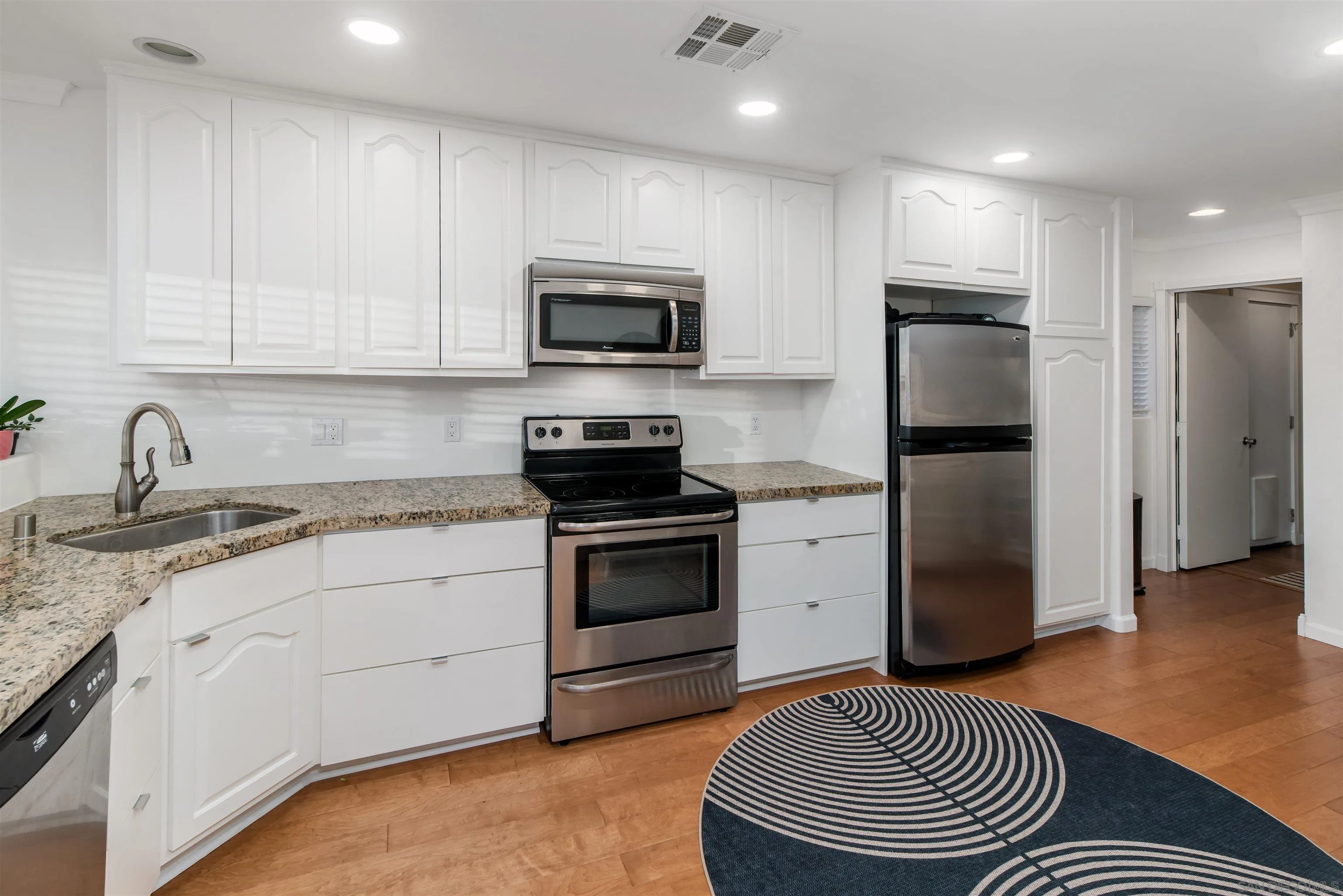 https://cdn.realtyfeed.com/cdn/127/250042567/def7848680f3d0b2b4446d44fd78e2eb.webp