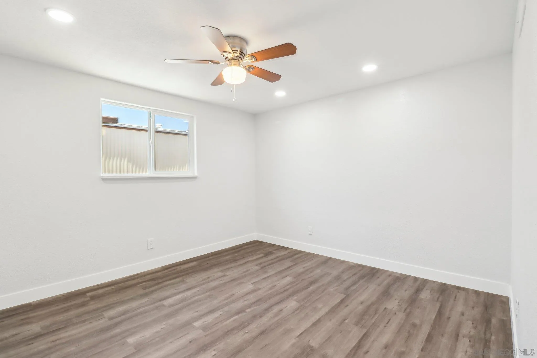 https://cdn.realtyfeed.com/cdn/127/250042568/1e429f7863805ca703e7404962a5b485.webp